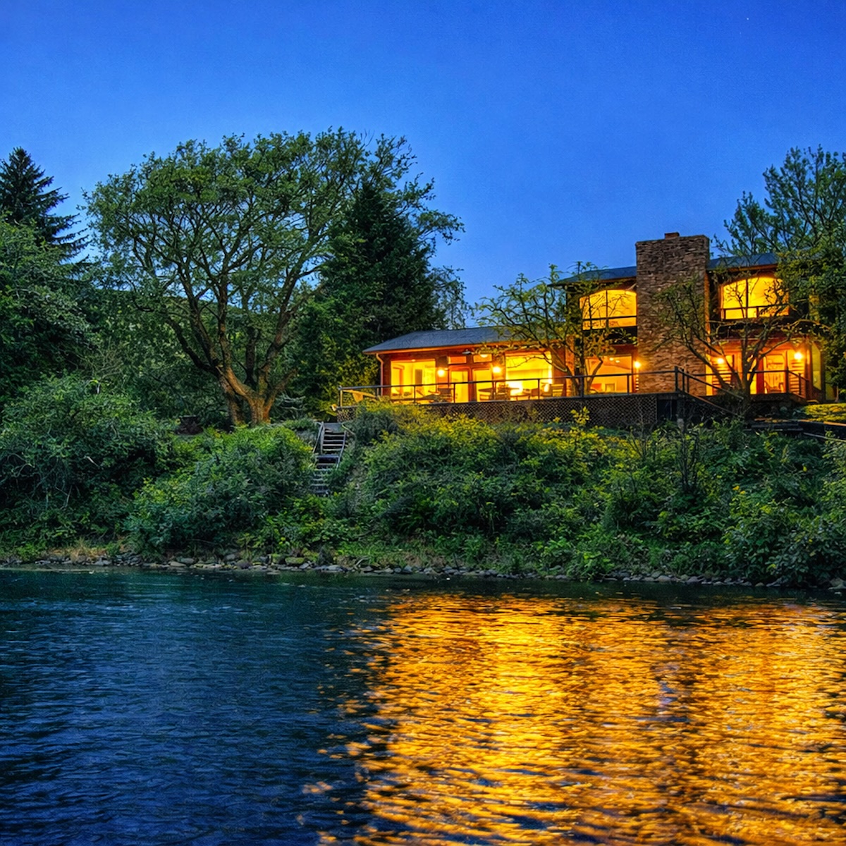 Your serene riverfront retreat with endless views