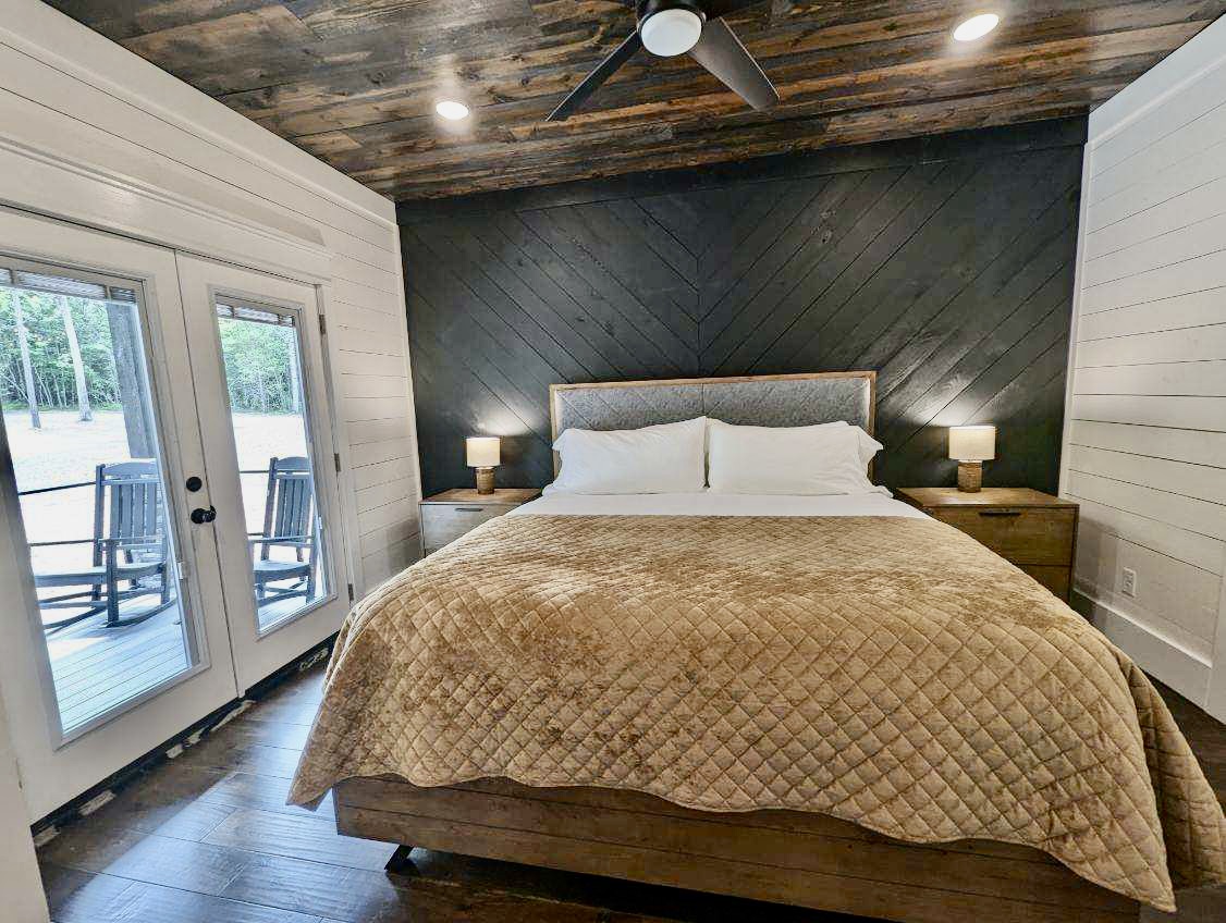 Second story king bedroom (1 of 2)