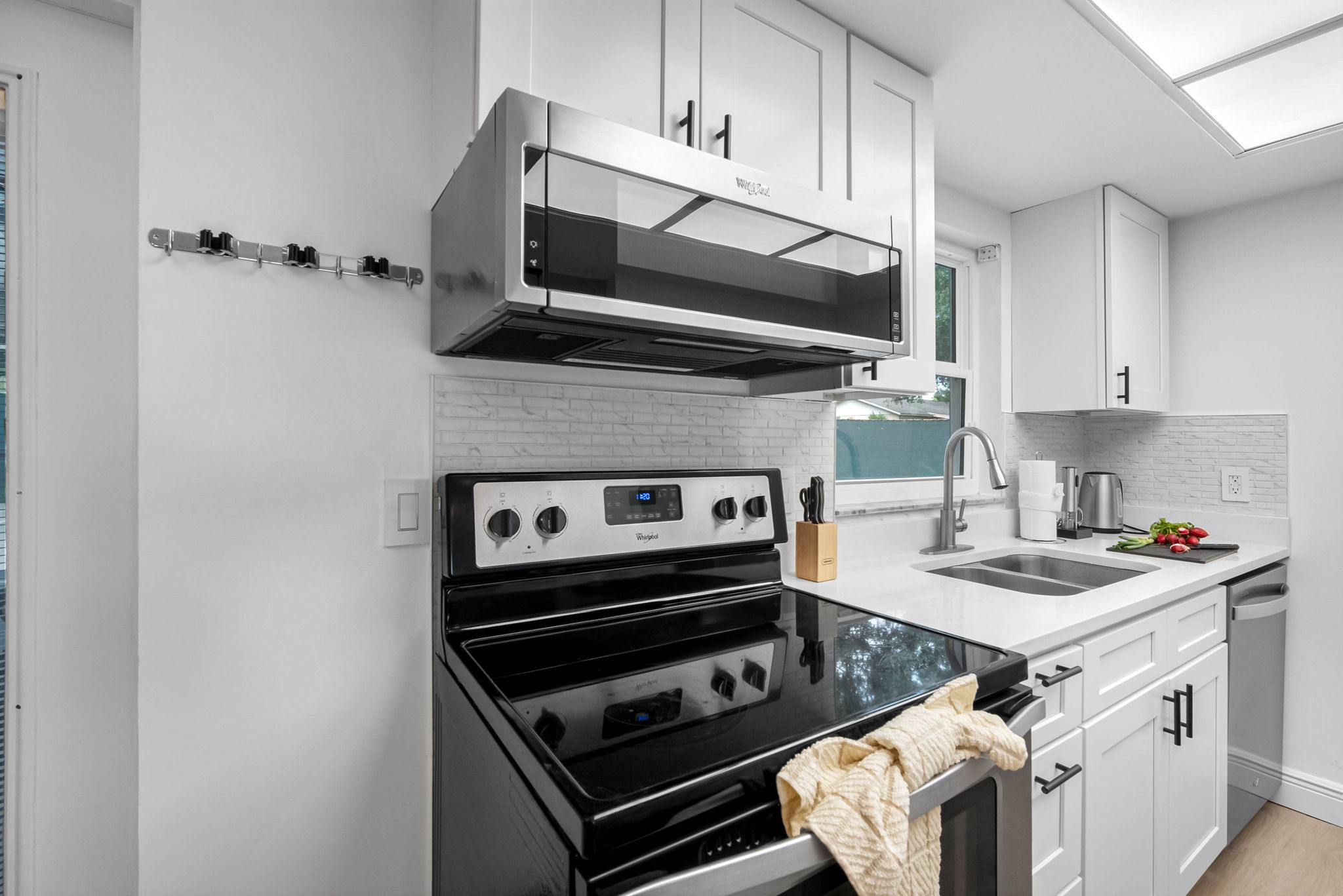 Equipped with a full stove, microwave, and dishwasher, you’ll have everything you need to whip up your favorite meals.