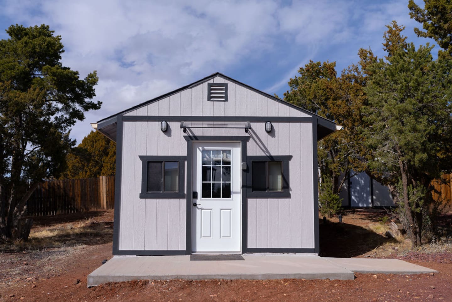 Say hello to Tiny Elk Retreat — your pint-sized paradise in the pines! Unplug, unwind, and watch Elks stroll by as you sip your morning coffee. 