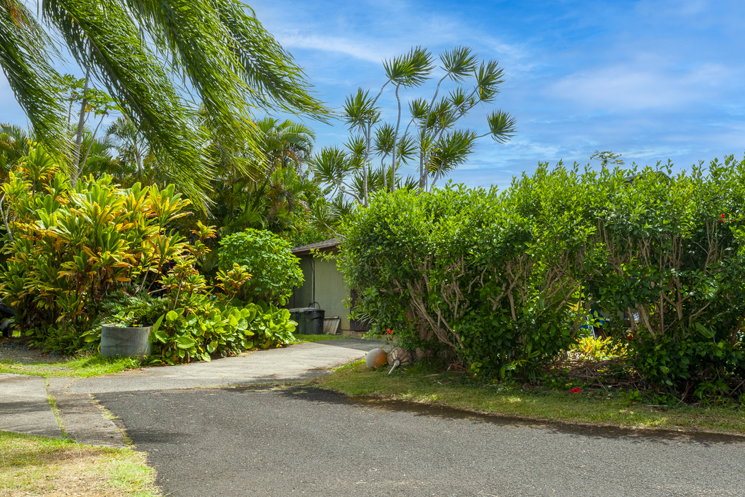 turn right into this driveway