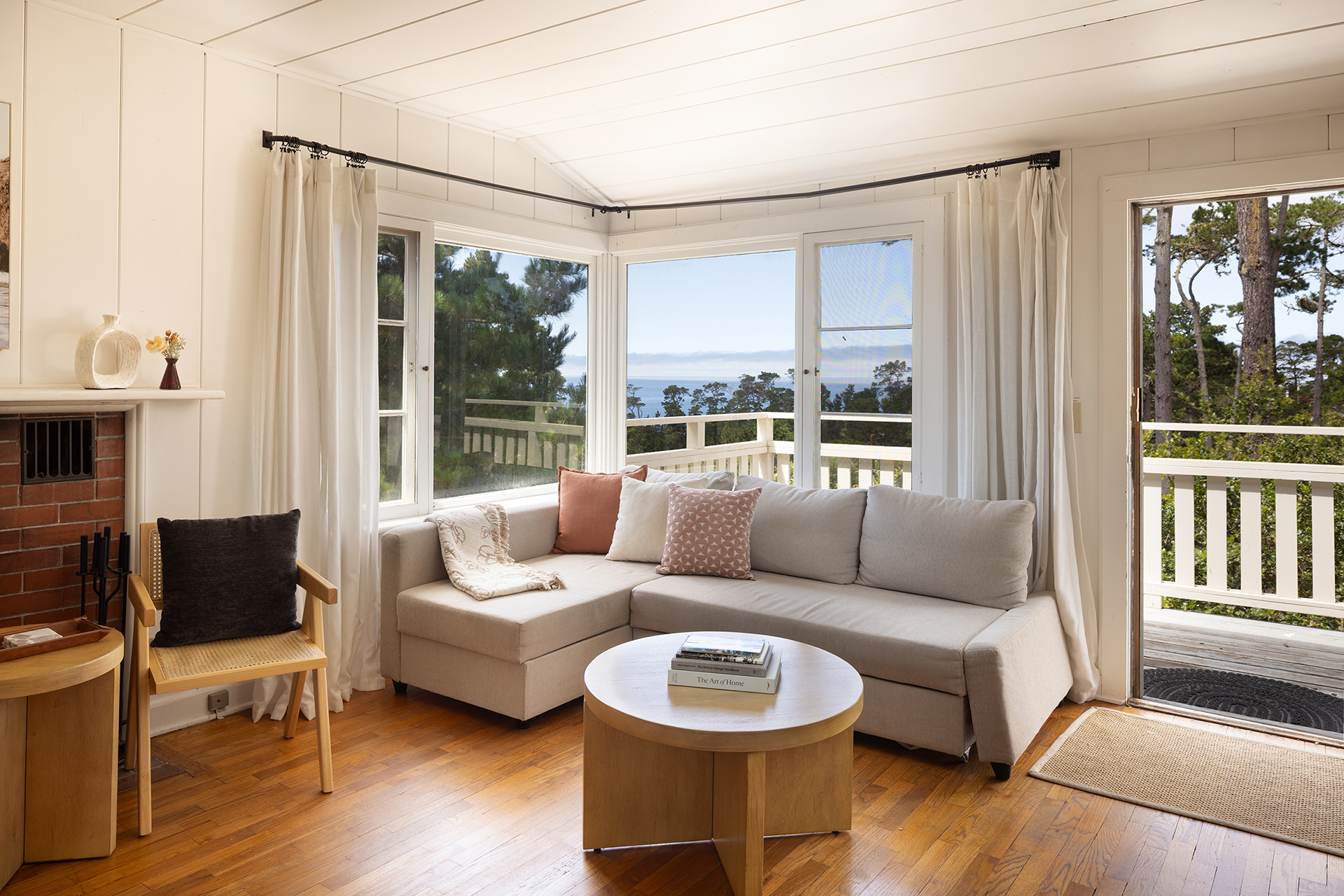 Charming Carmel Cottage Ocean & Mntn View Walk Dt - Carmel-by-the-Sea, CA