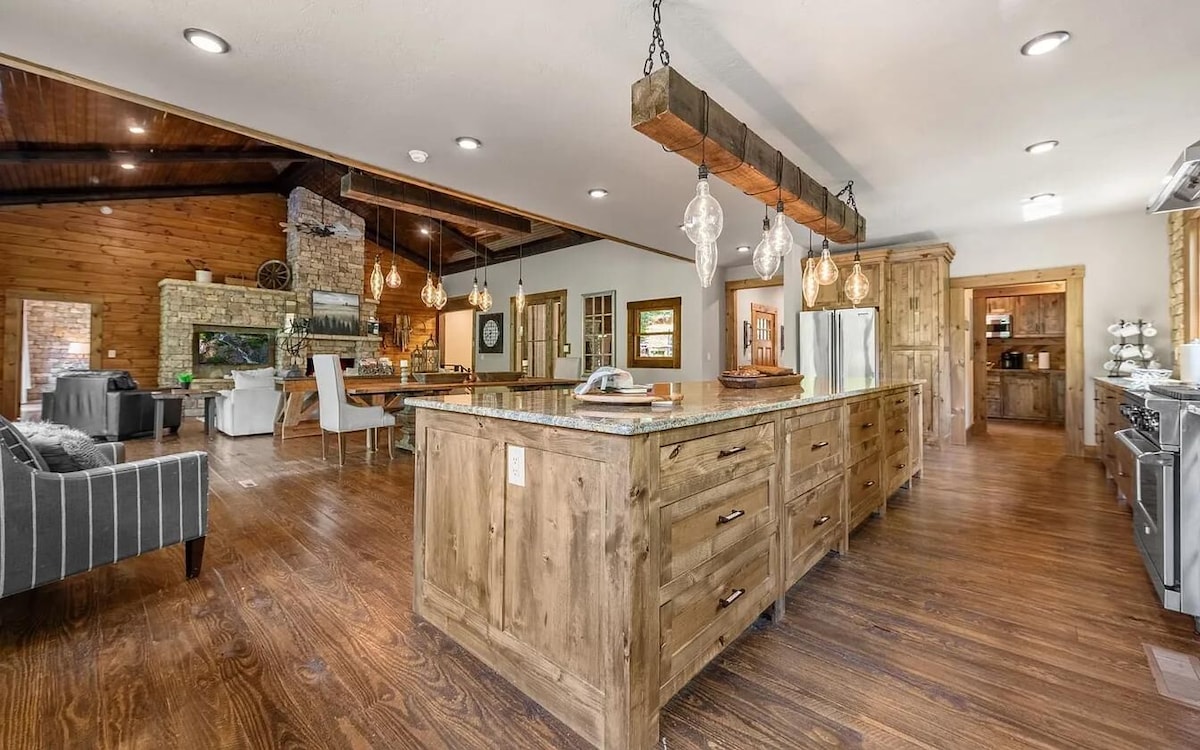 Toccoa Dream Lodge SkyView Vacation Homes