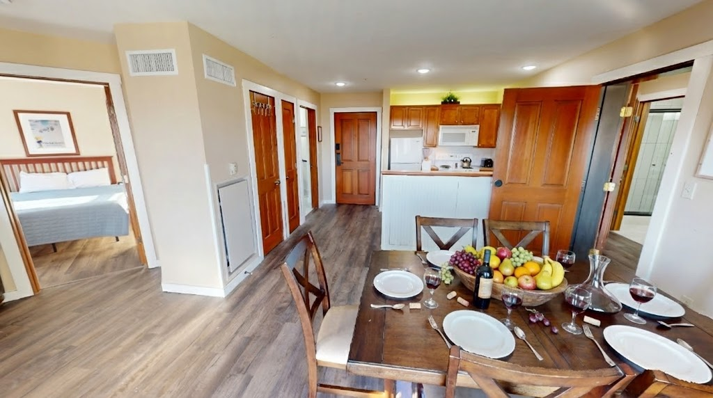 Morning coffee to midnight snacks—this kitchen has you covered.