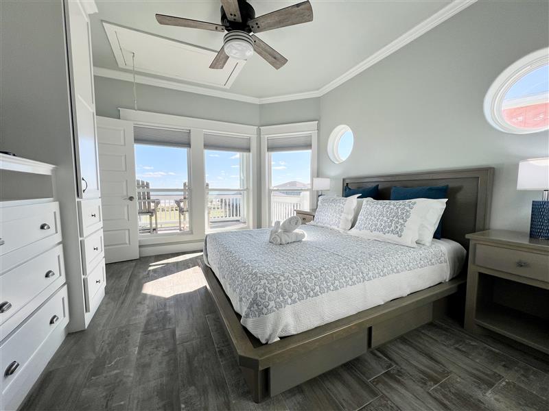 Crystal Paradise Bedroom 3: Stylish queen suite offering refined décor, ensuite bathroom, and a restful retreat for two.
