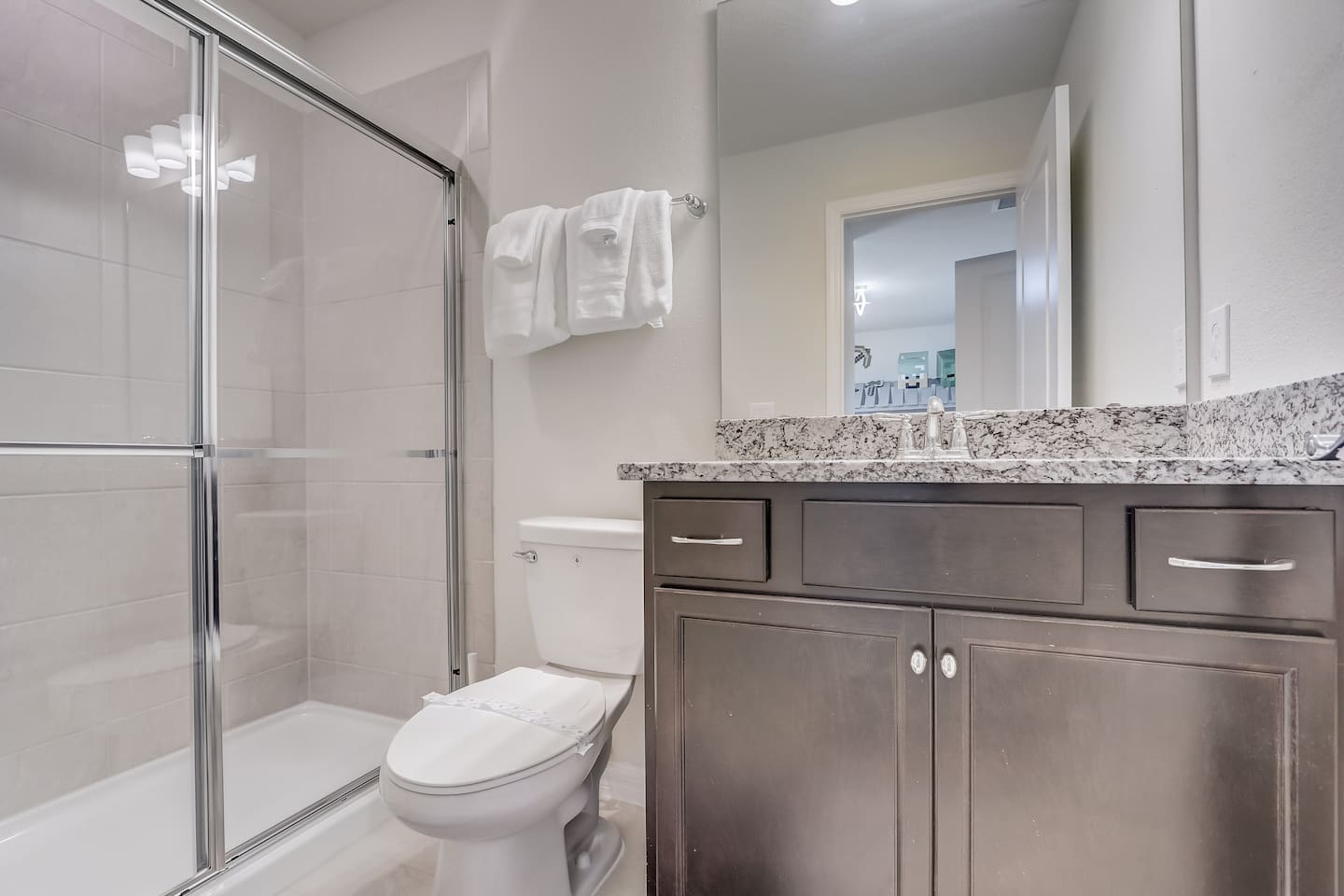 En-Suite Bathroom | 2nd Floor