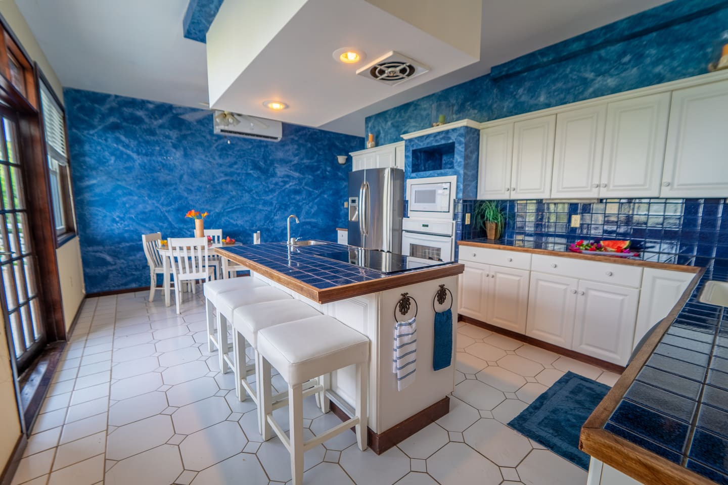 Kitchen/dining area (ground level)