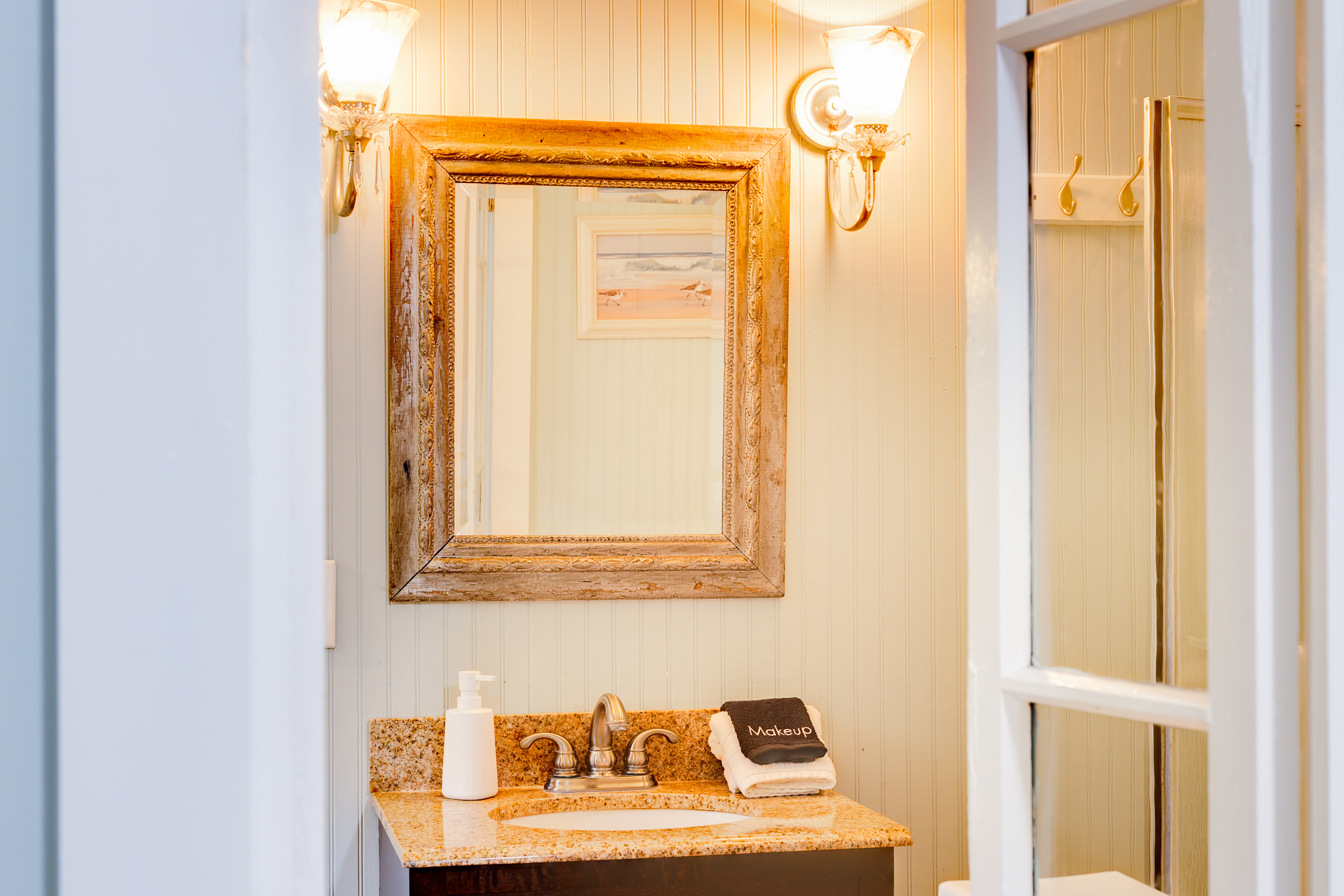 Bathroom 1: Master Ensuite