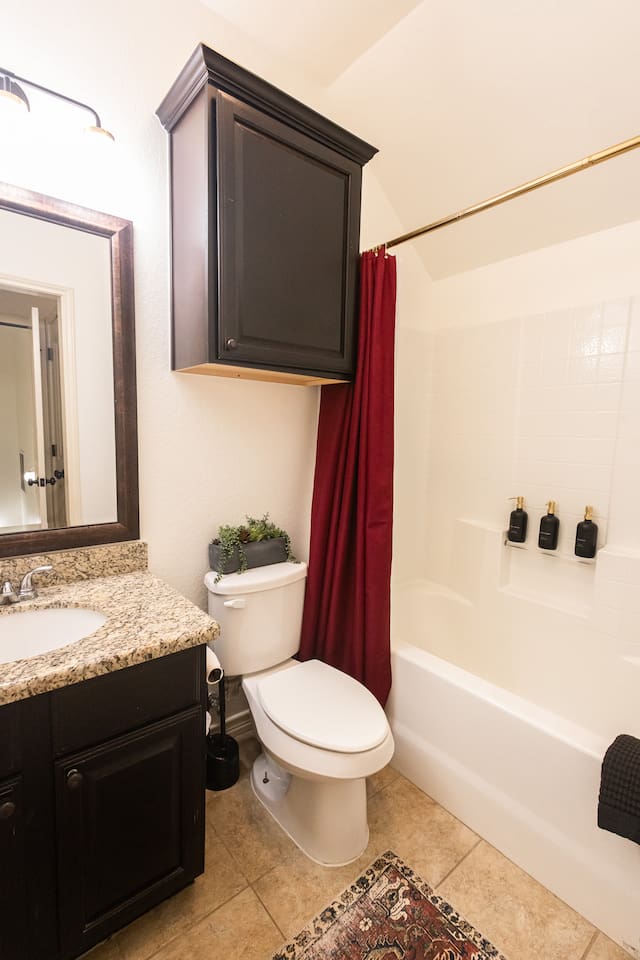 4 Full Bathrooms
