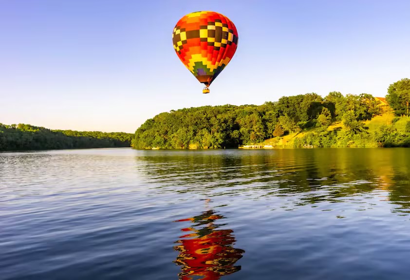 Hot air balloon over Lake Galena