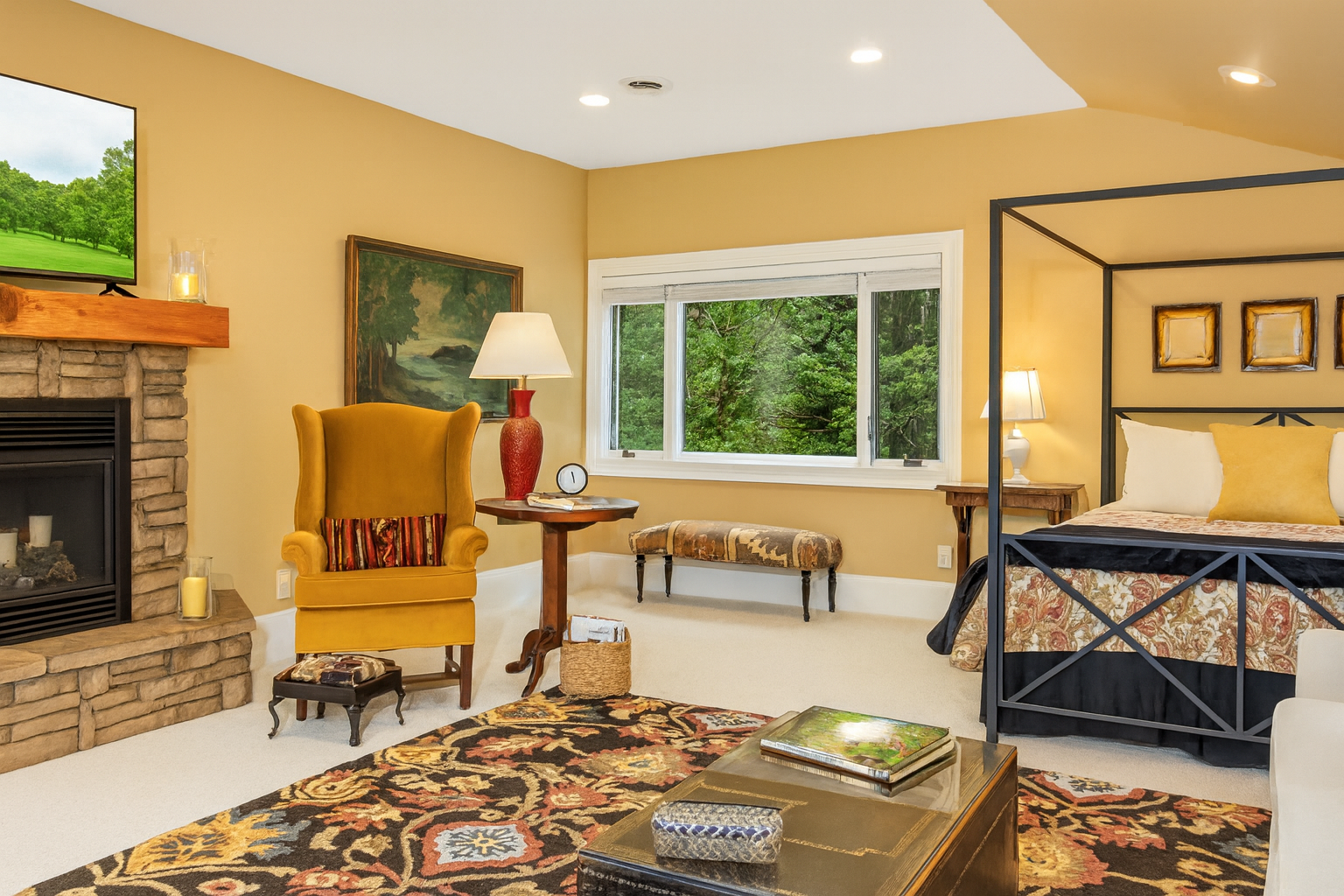 Enjoy forest views, wild birds, and sunshine from the Great Room. All the comforts of home, away from home! Relax with your honey or your bestie and experience the best, The Nest Abingdon.