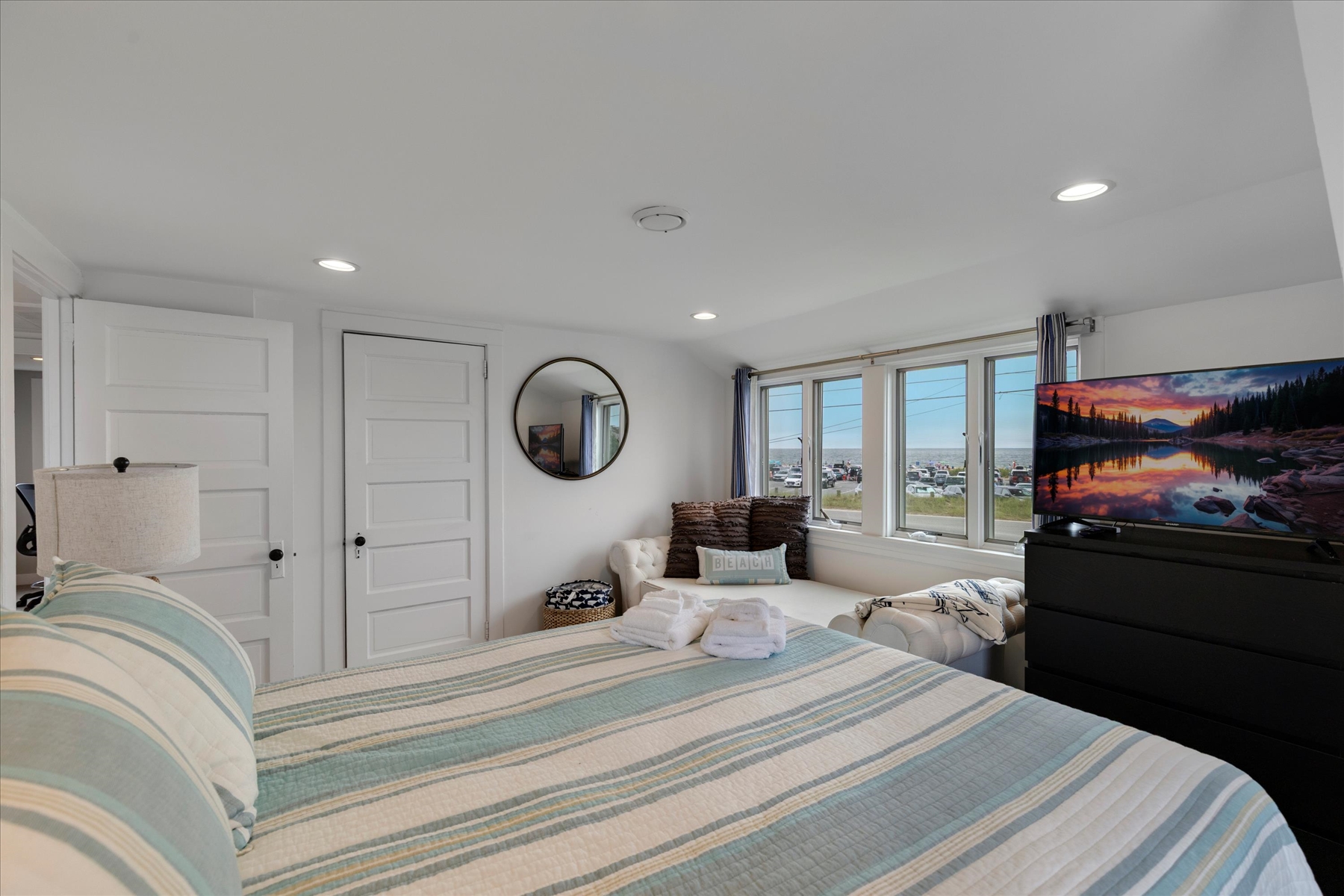 Queen Bed Over Looking Craigville Beach