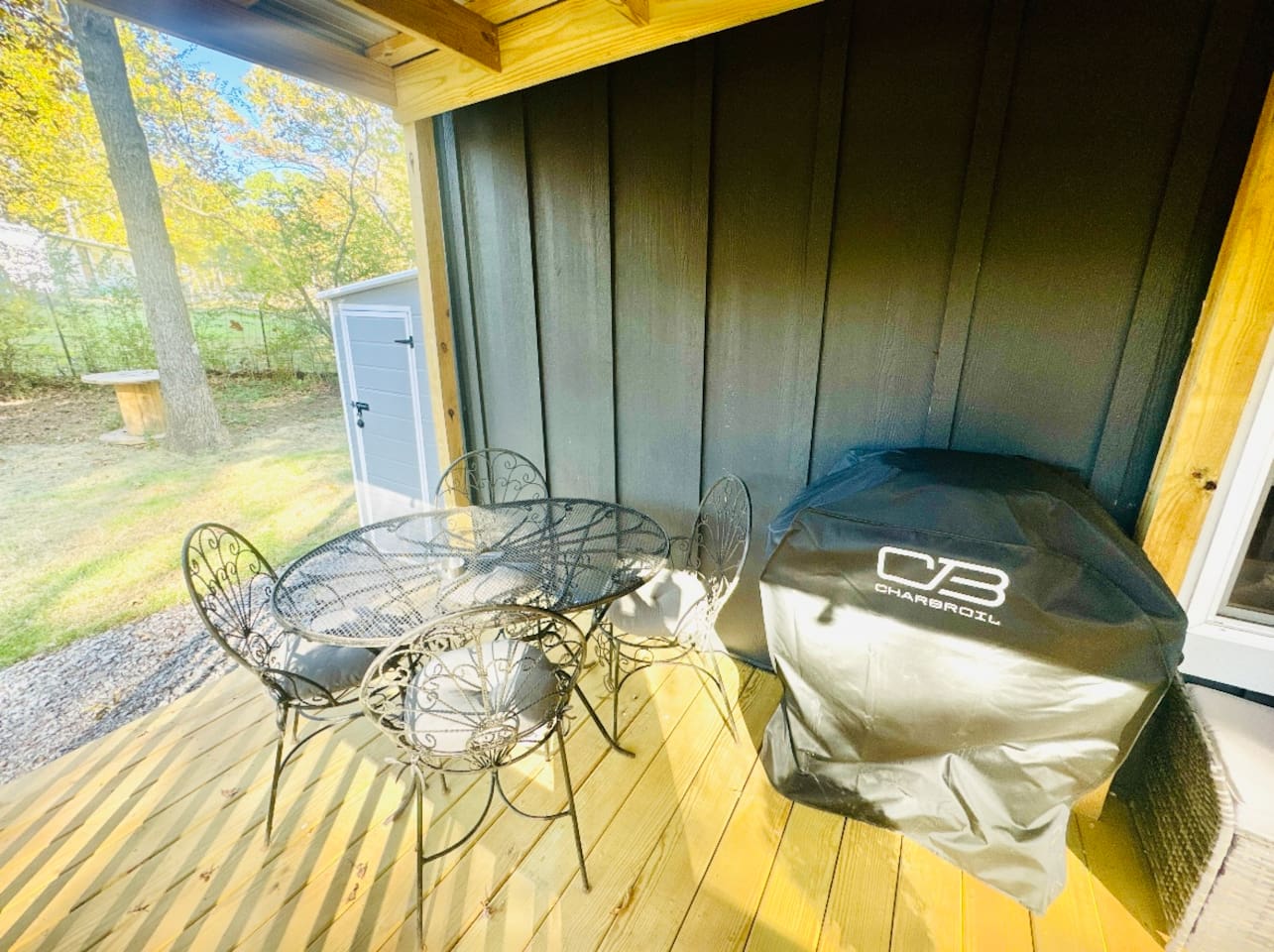 Dining area and electric grill 