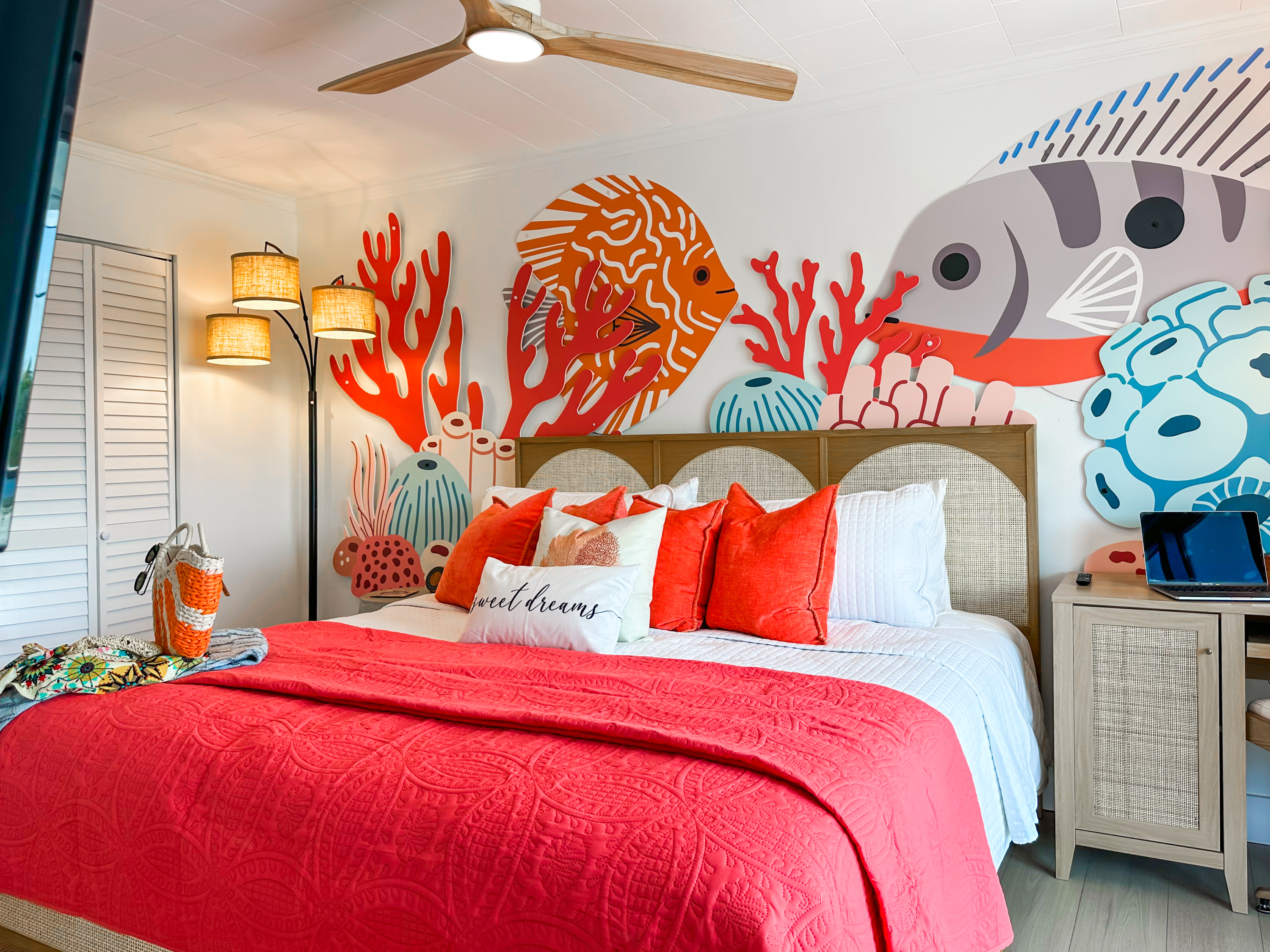 And absolutely stunning coral reef wall art.