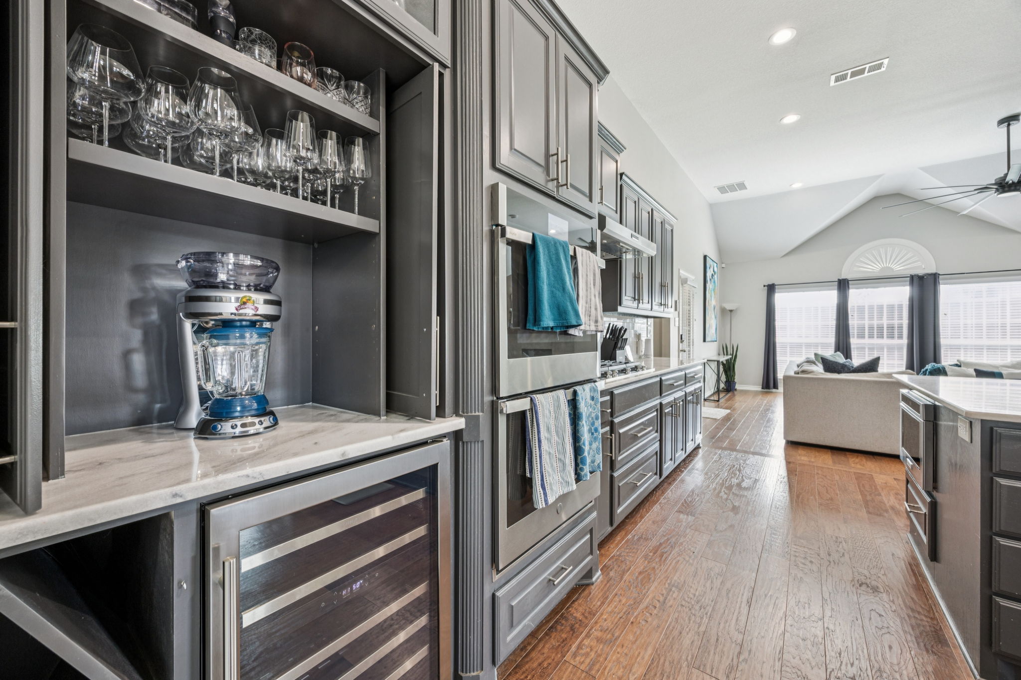 Stylish and functional—ideal for casual dining, game nights, or happy hour.    
