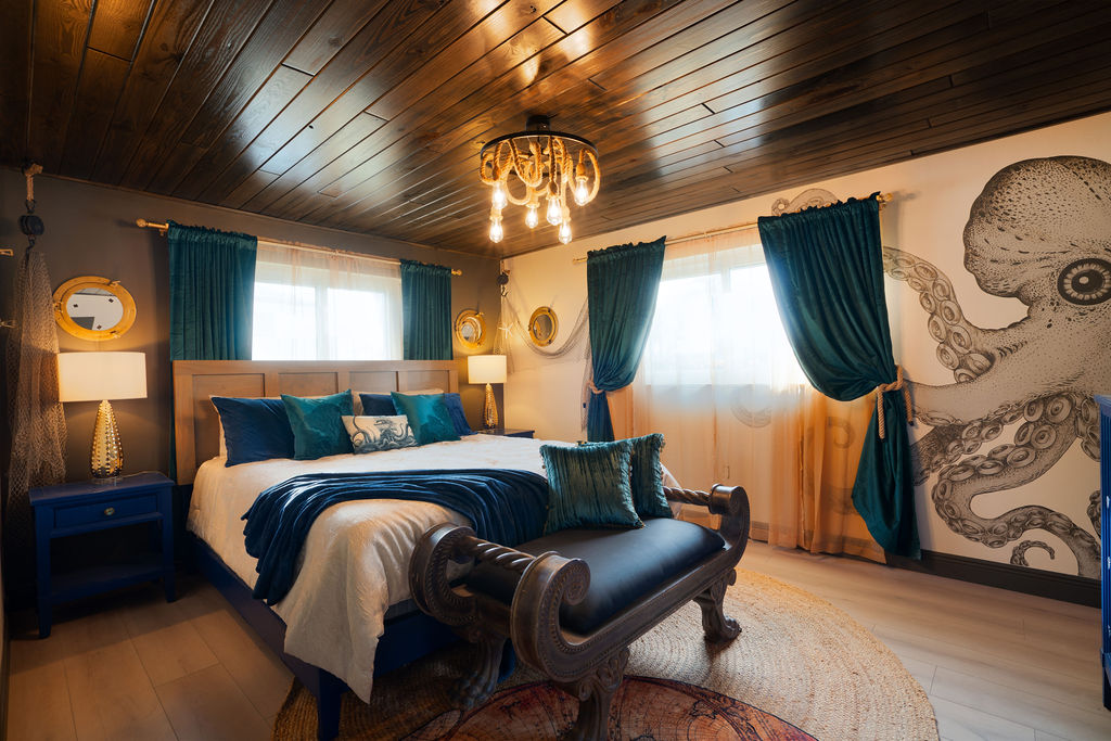 Kraken’s Lair – King bed fit for sea captains, smart TV for treasure tales, and easy access to the Jack‑and‑Jill bath. Beware…the mighty Kraken guards your rest.