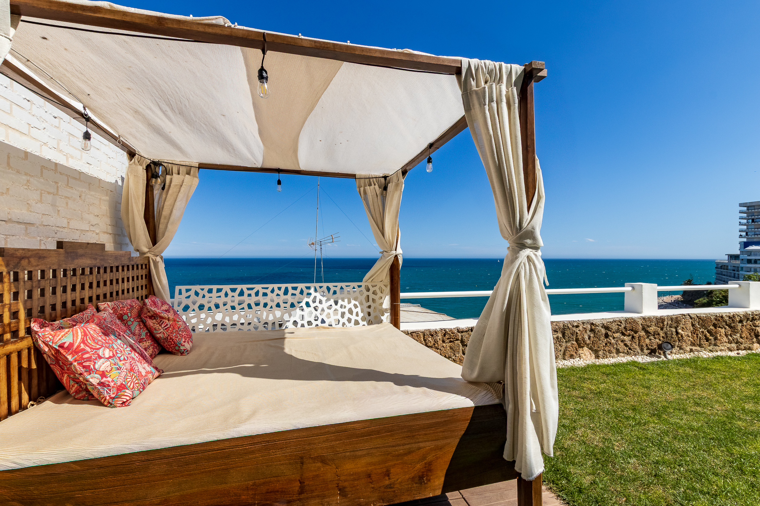 Daybed corner with beautiful sea views