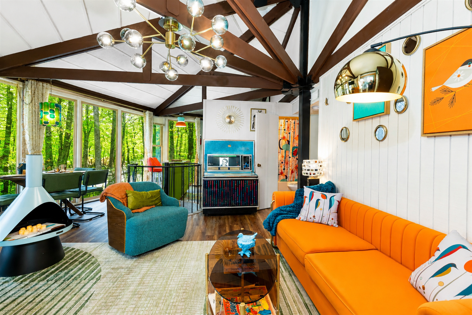 Octagon retro tree house! Surrounded by the trees! features jukebox, phone booth and lots of fun ways to enjoy nature!