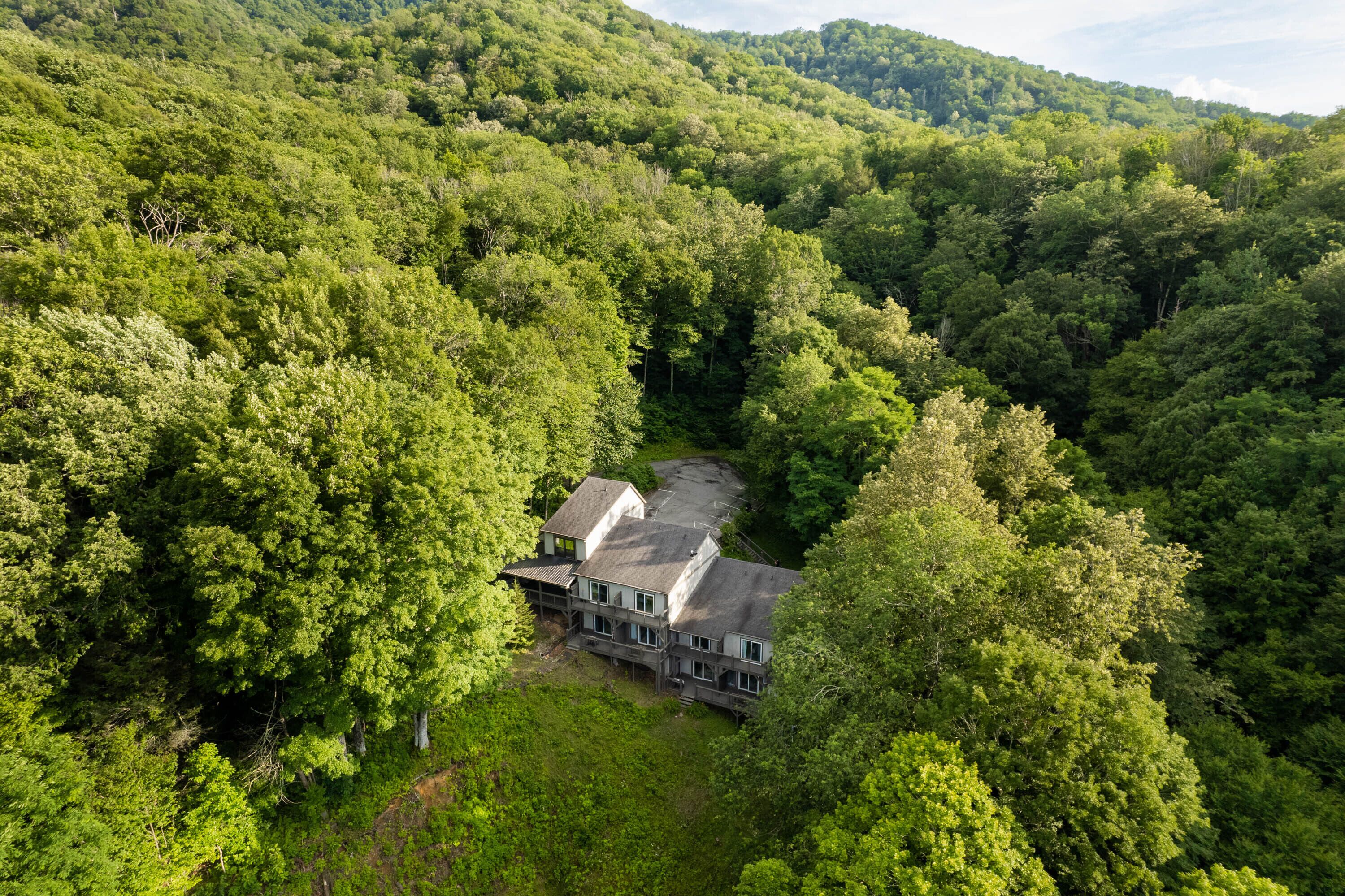 Welcome to Hidden Haven! Hidden Haven Is located in Banner Elk, NC and backs up to Grandfather Mountain State Park.