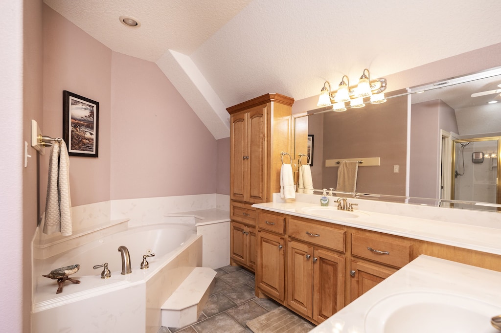 en suite primary bathroom