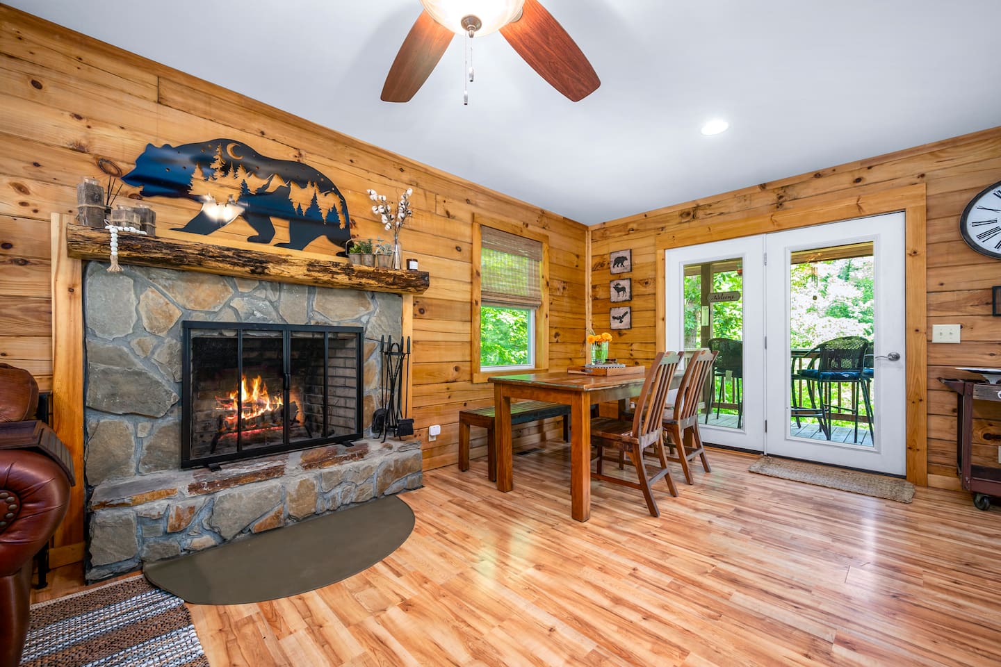 Main area of the cabin and dining area