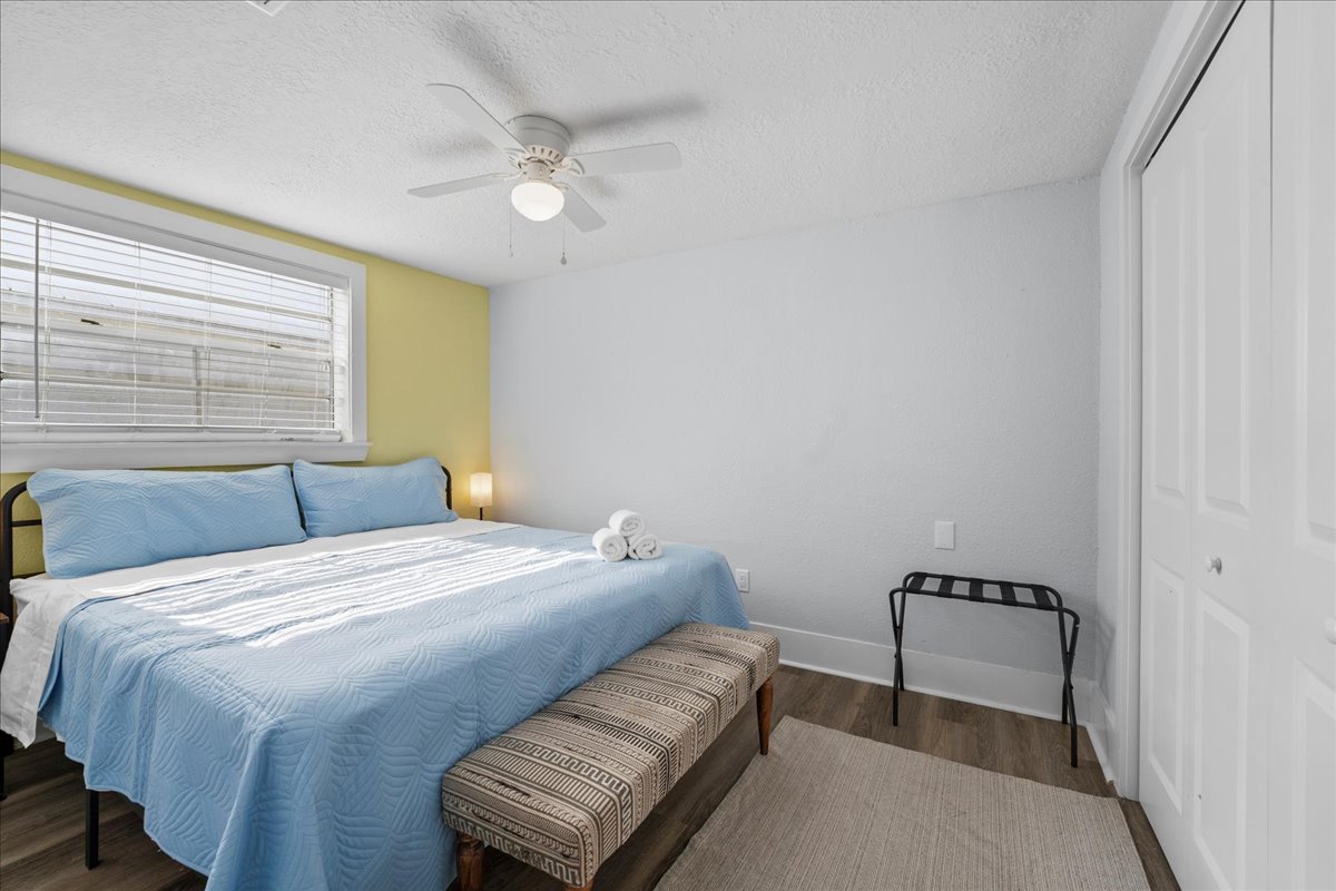 King size bed, lots of space to spread out