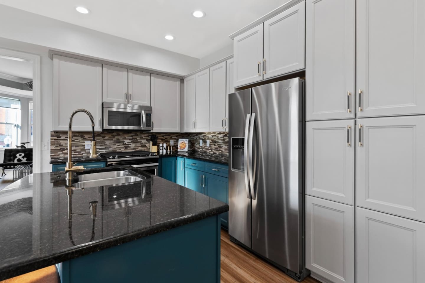 "The apartment is very well furnished, everything you would need in the kitchen, space to eat, relax, work and sleep. The host provides great communication so check in was a breeze." - Tom, 5 Star Review