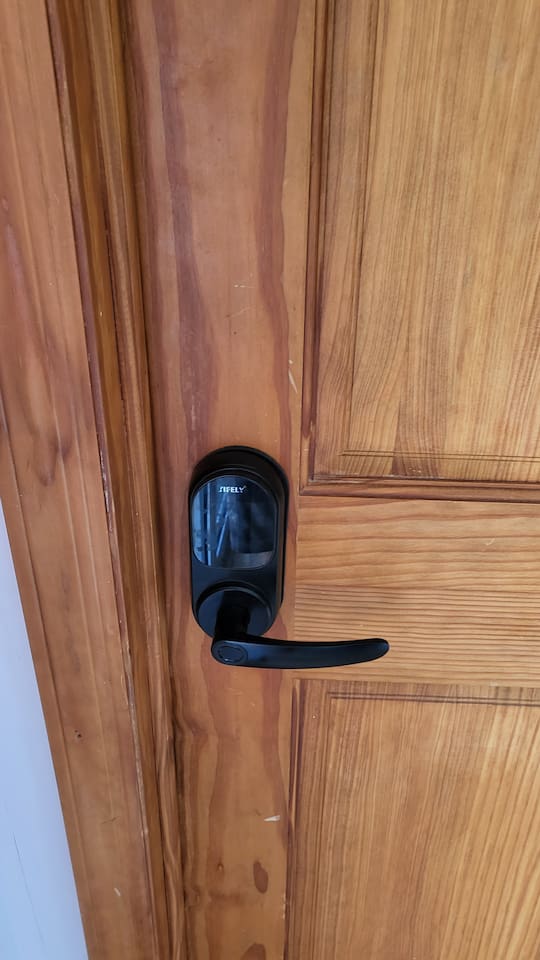 Keyless entry for the exterior entrance and for the apartment entrance.