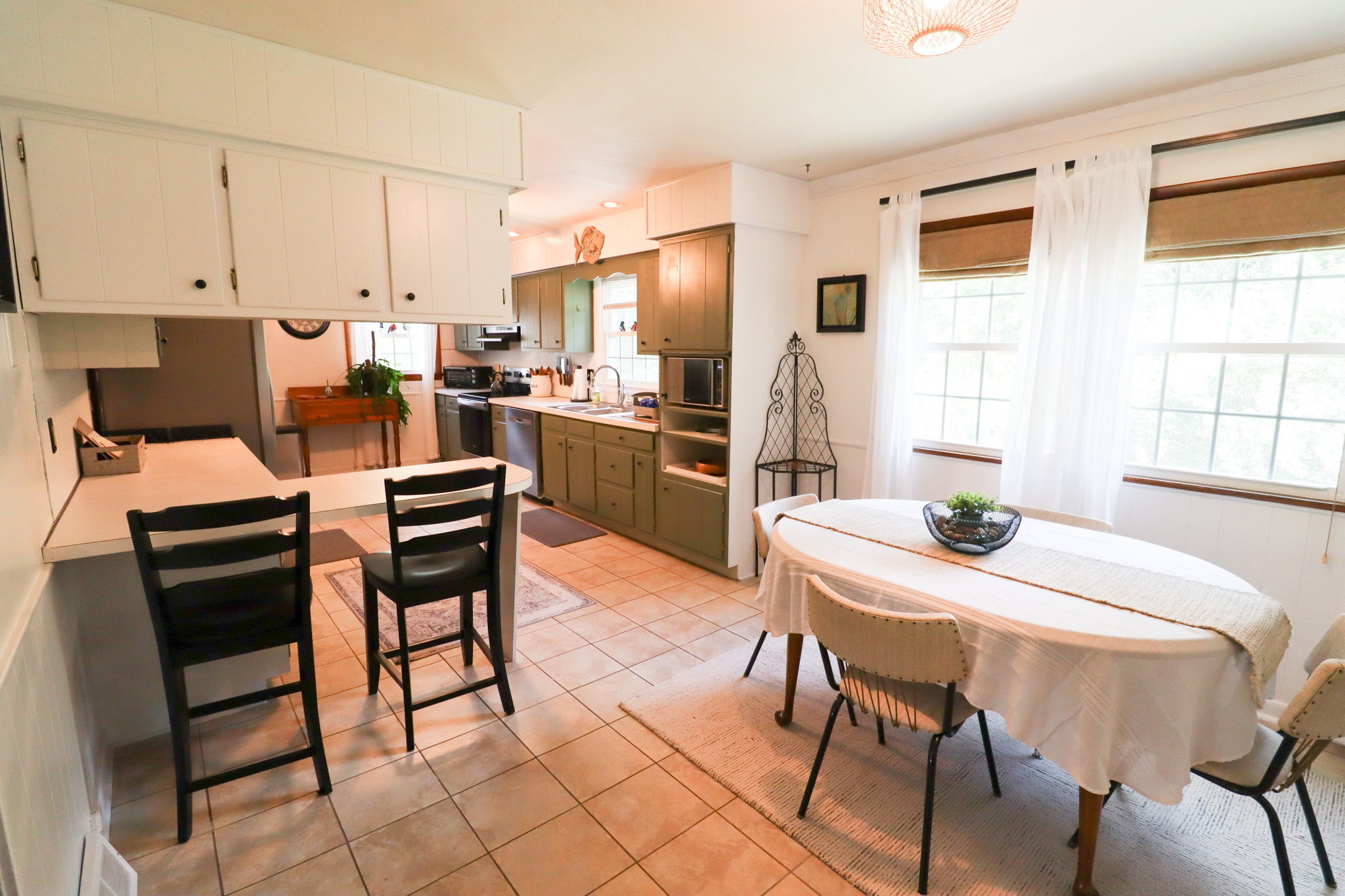 Spacious dining accommodations make it easy for your entire group to enjoy meals together in comfort.