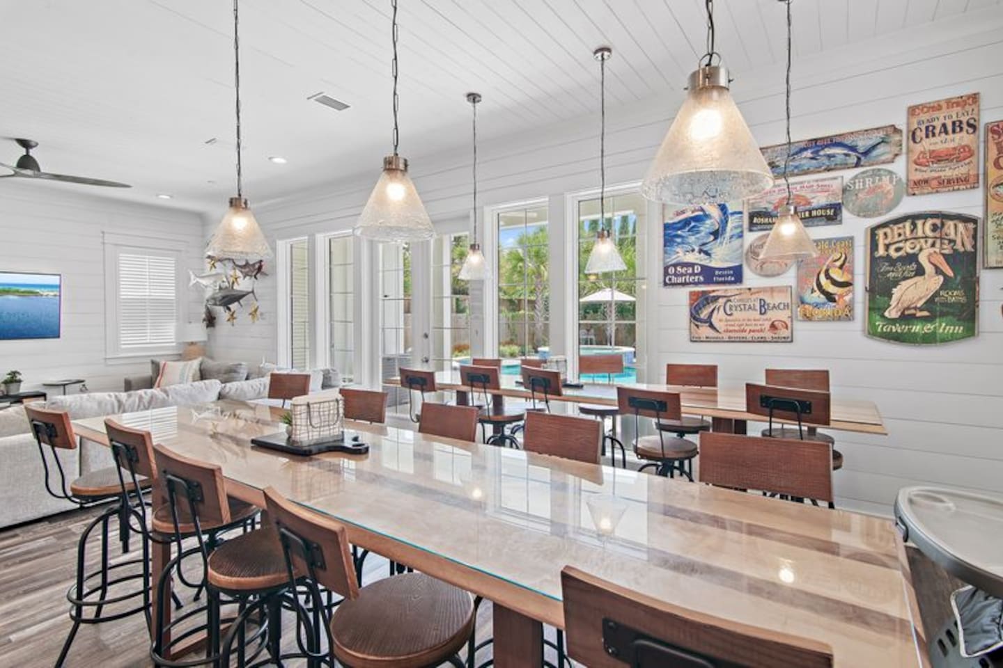 Large Dining Space Perfect for Groups (seating for 20)