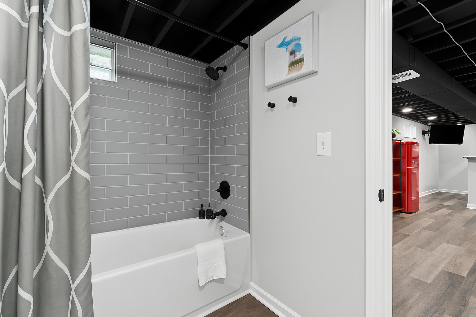Lower-level full bath with shower/tub combo—great for families or post-adventure cleanups.