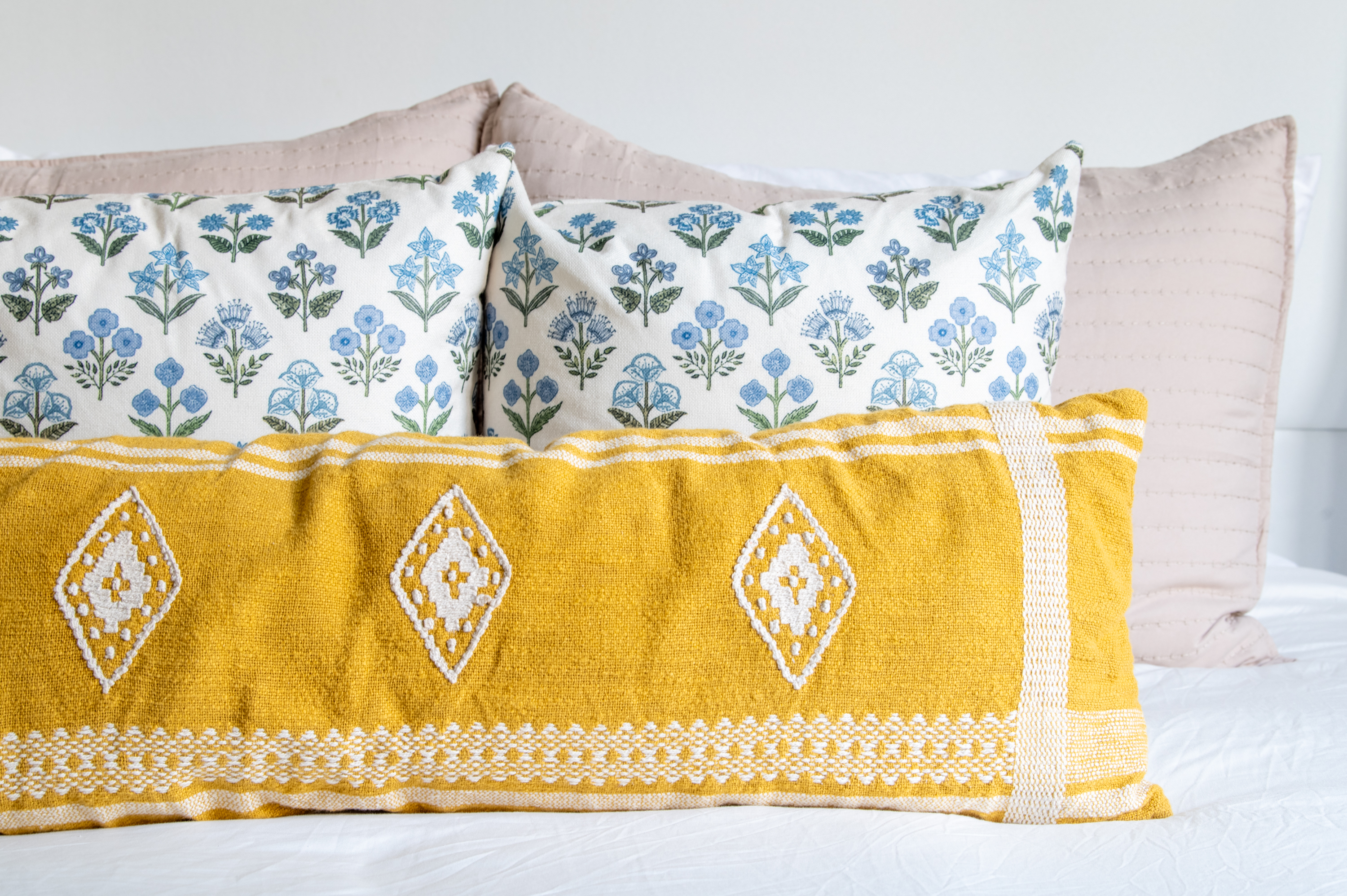 Bright and cheerful accent pillows for a welcoming touch