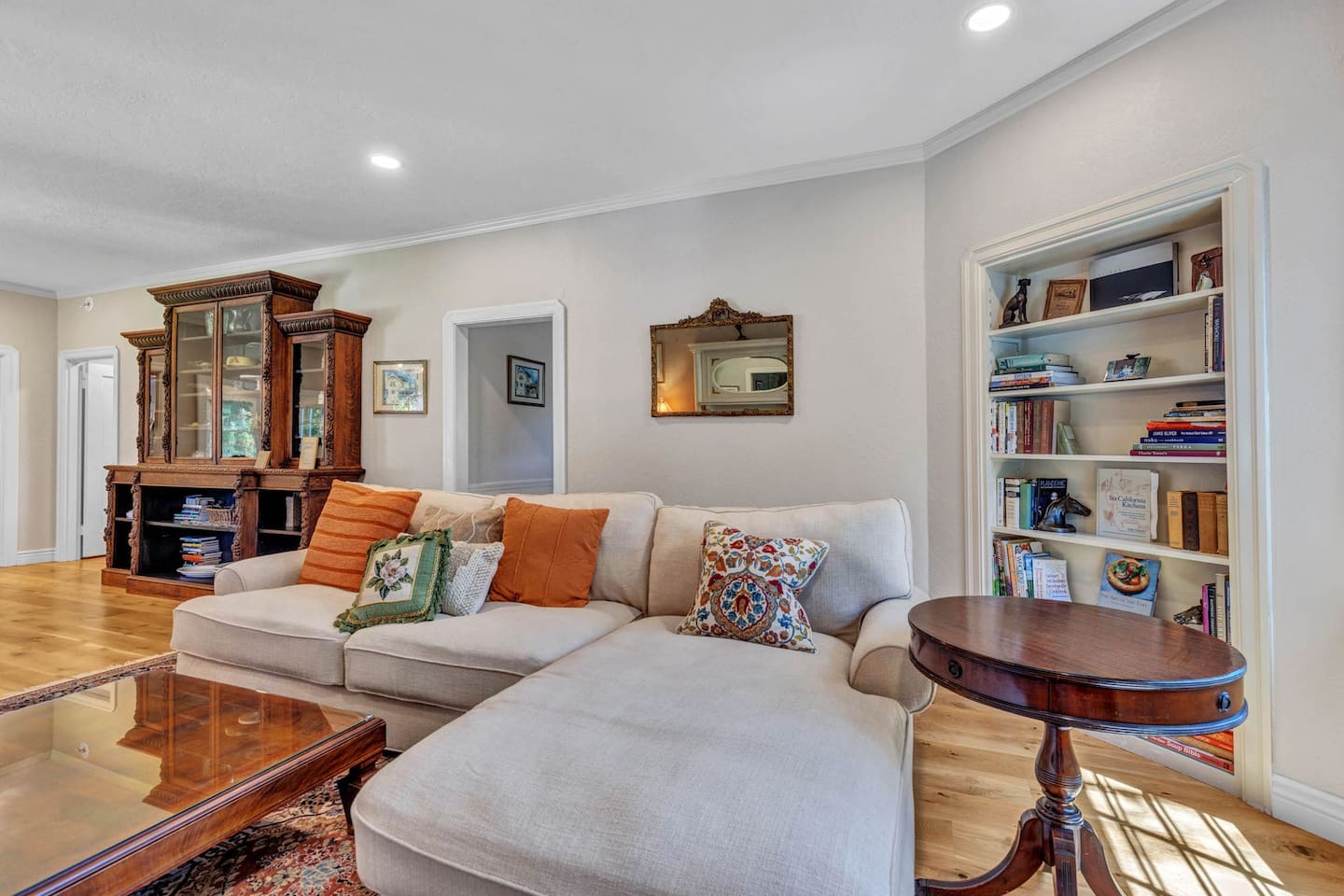Second living room.