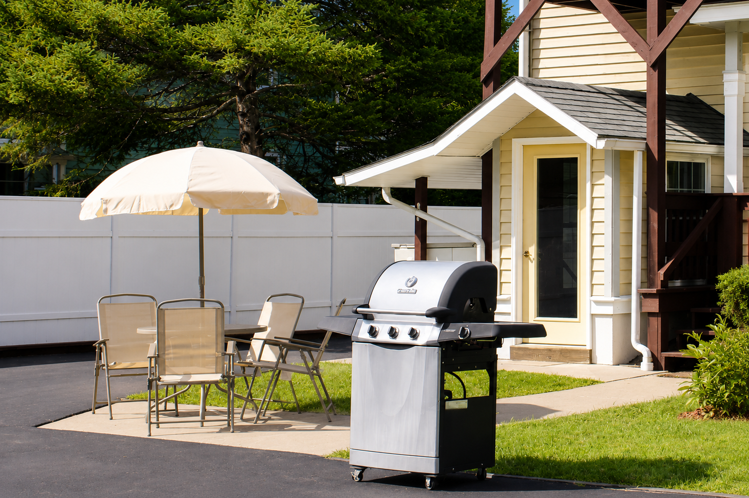 Outoor area for grilling and dining with family