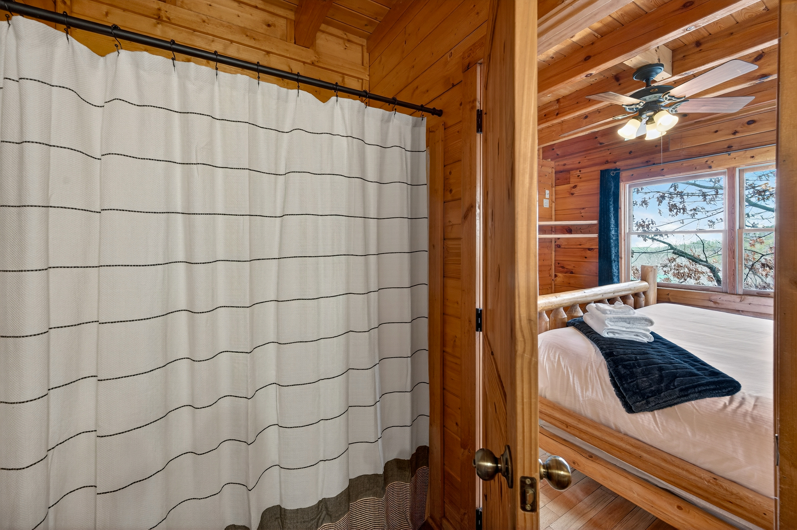 Main Level En-Suite Bathroom