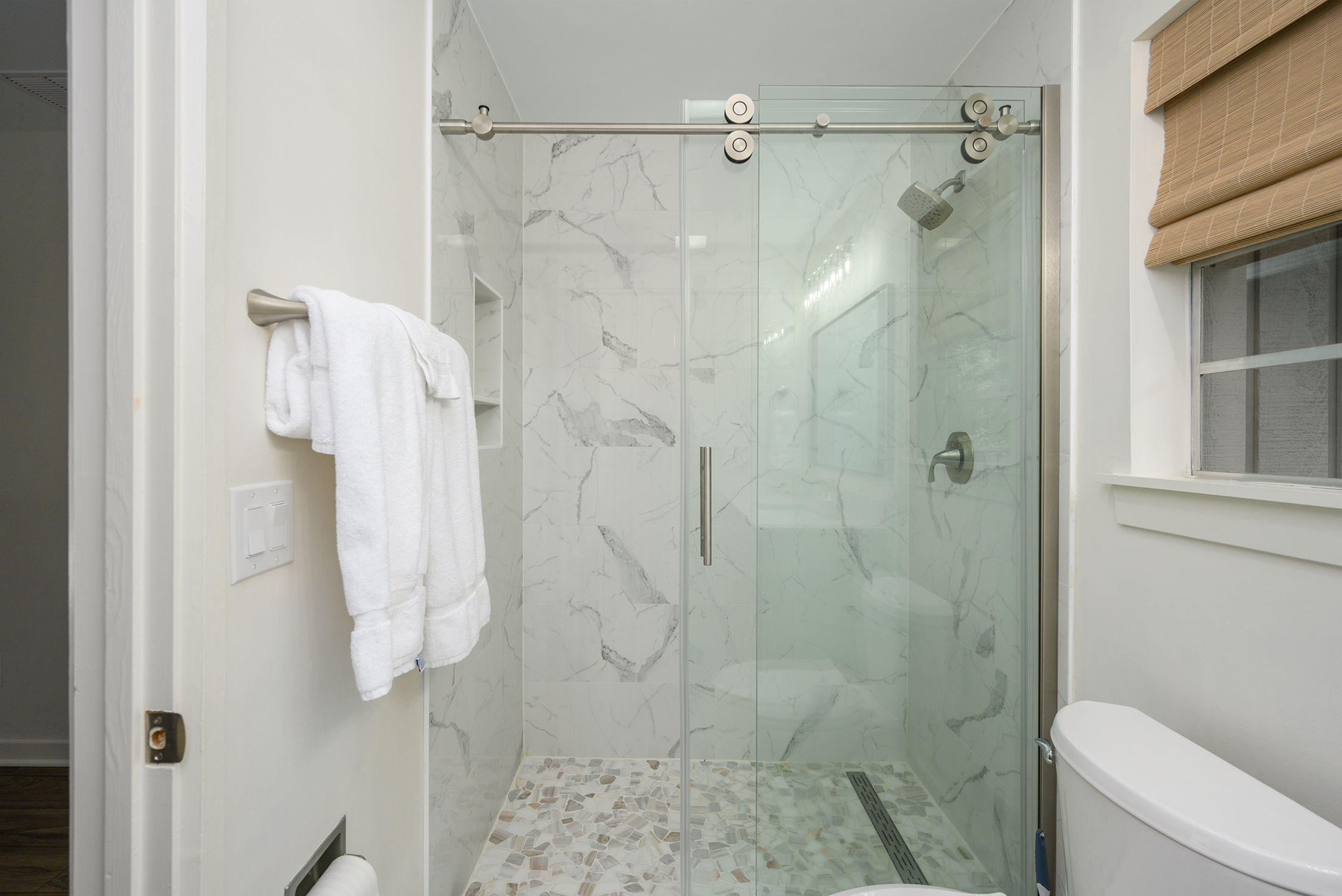 Primary bath featues walk in shower