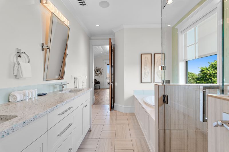 Bathroom 7: Private Bathroom with Shower and Tub