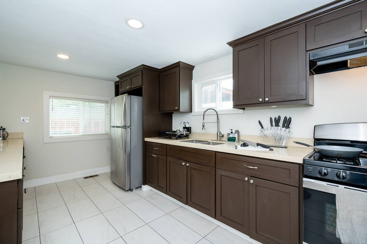 Sink and refrigerator 