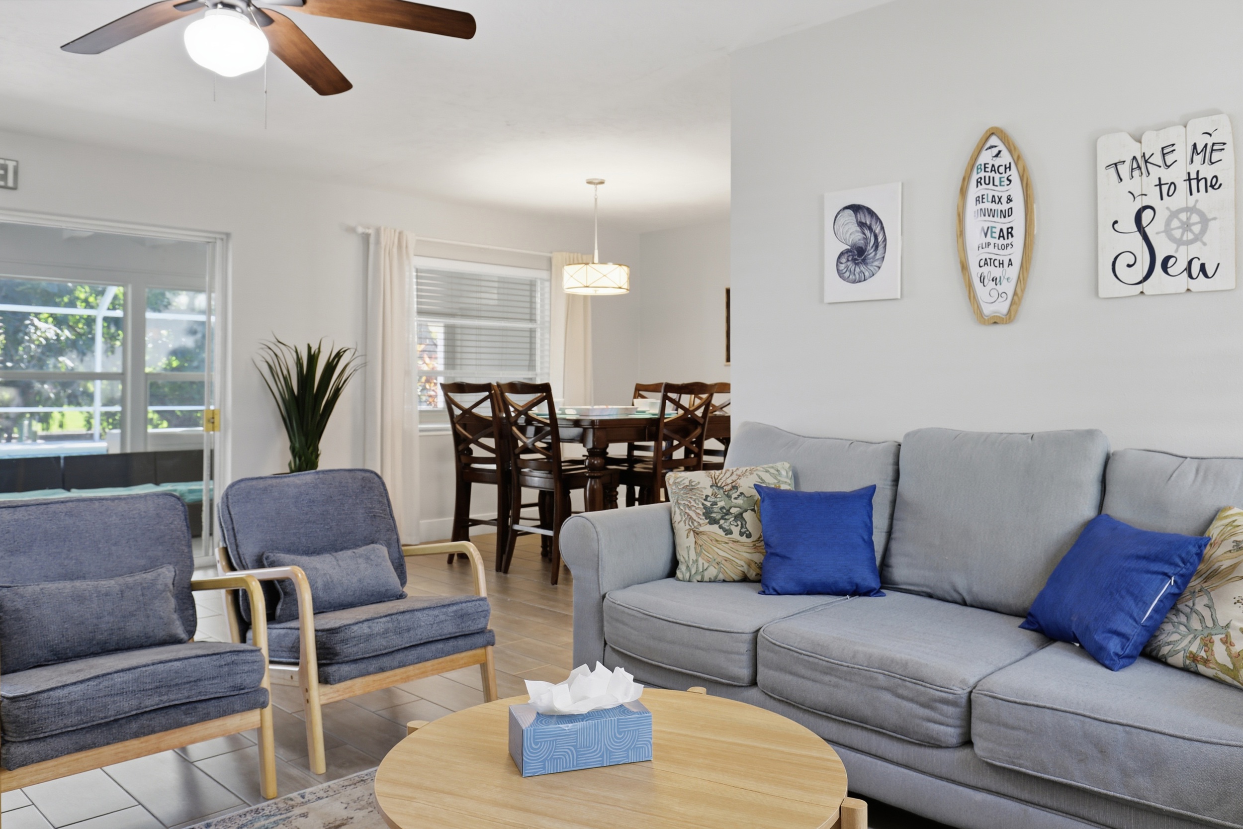 Open plan living room/dining room