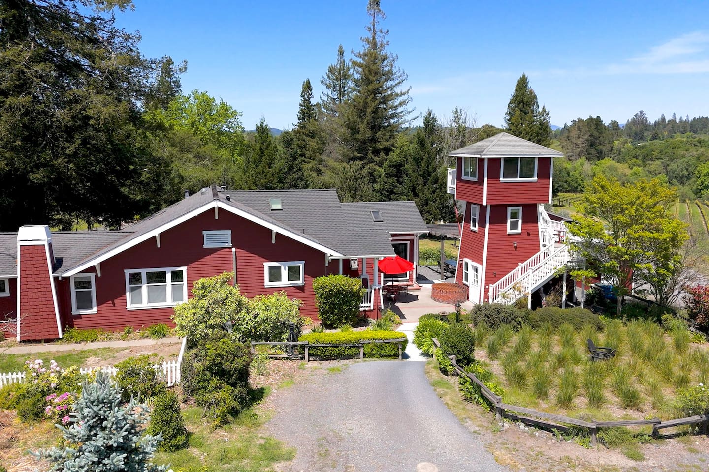 Centrally located with designer features and a view lounge over the vineyards, you will have a very memorable stay in wine country!