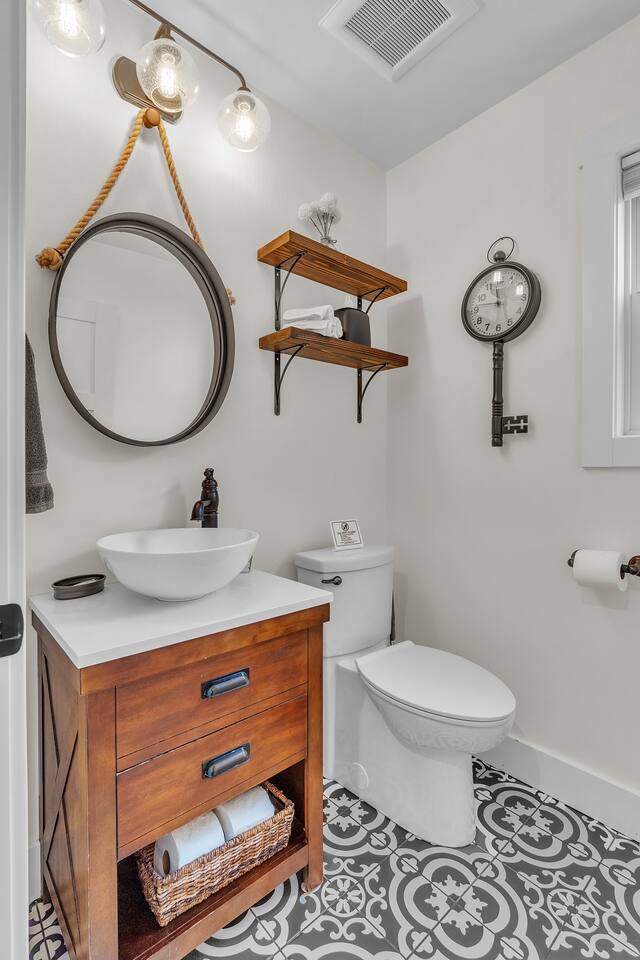 Main Floor half bath. Beautiful and spacious, All amenities included.