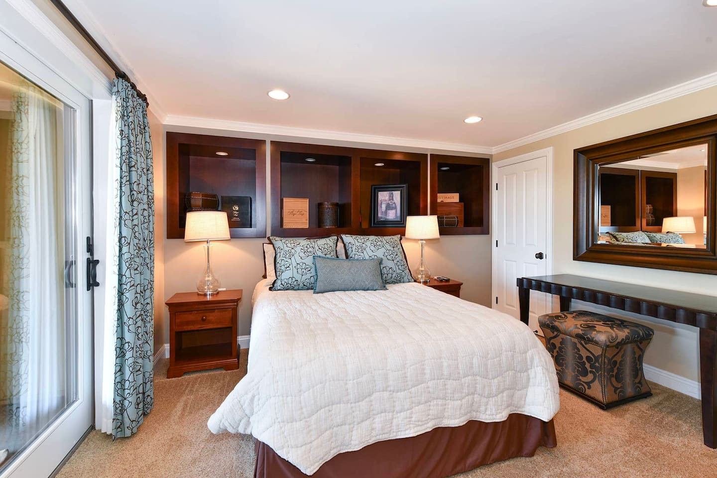 Bedroom suite 4 with living area, kitchenette, queen bed and full bathroom.