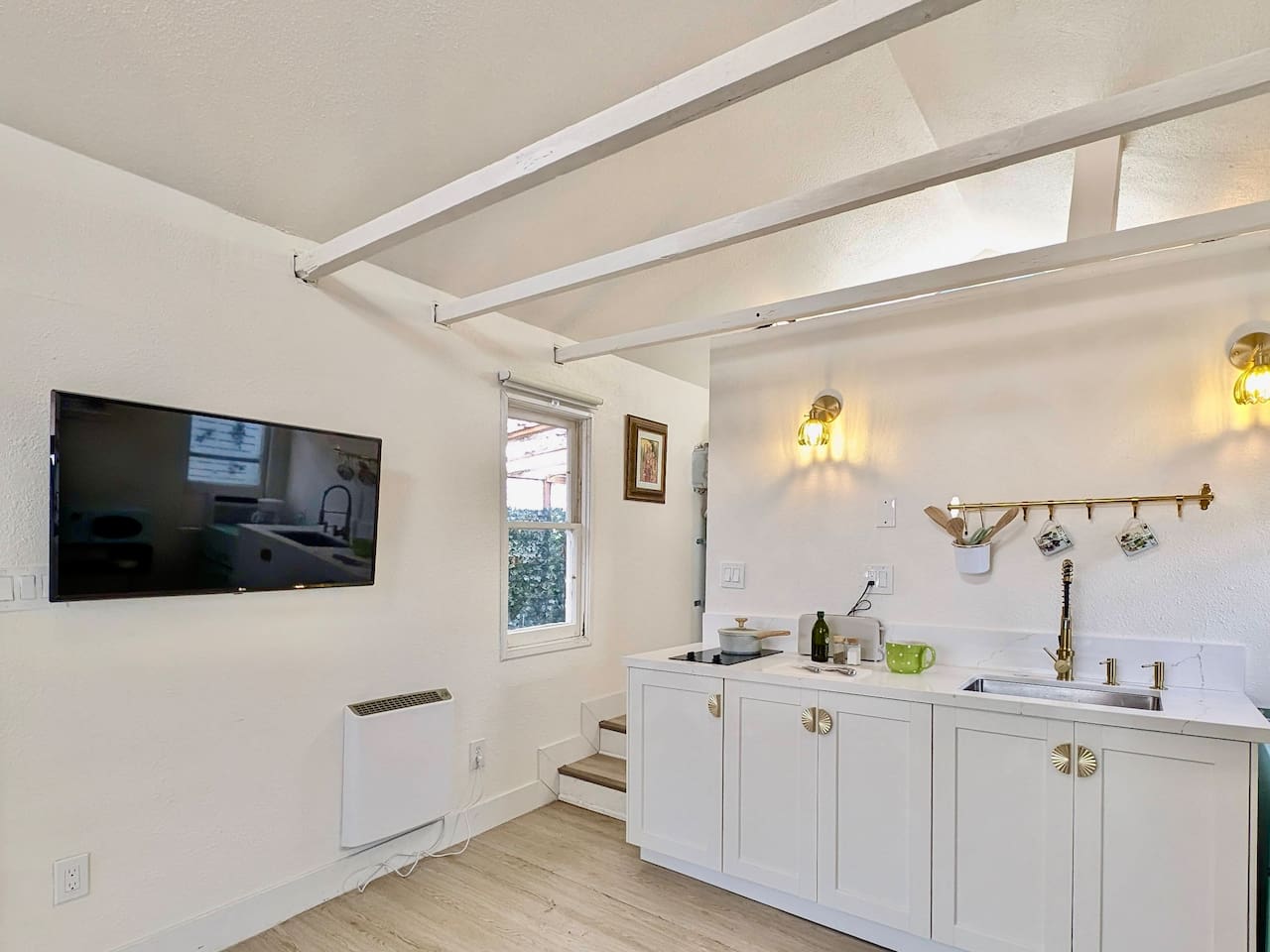 Stylish kitchenette with modern amenities. 🌿