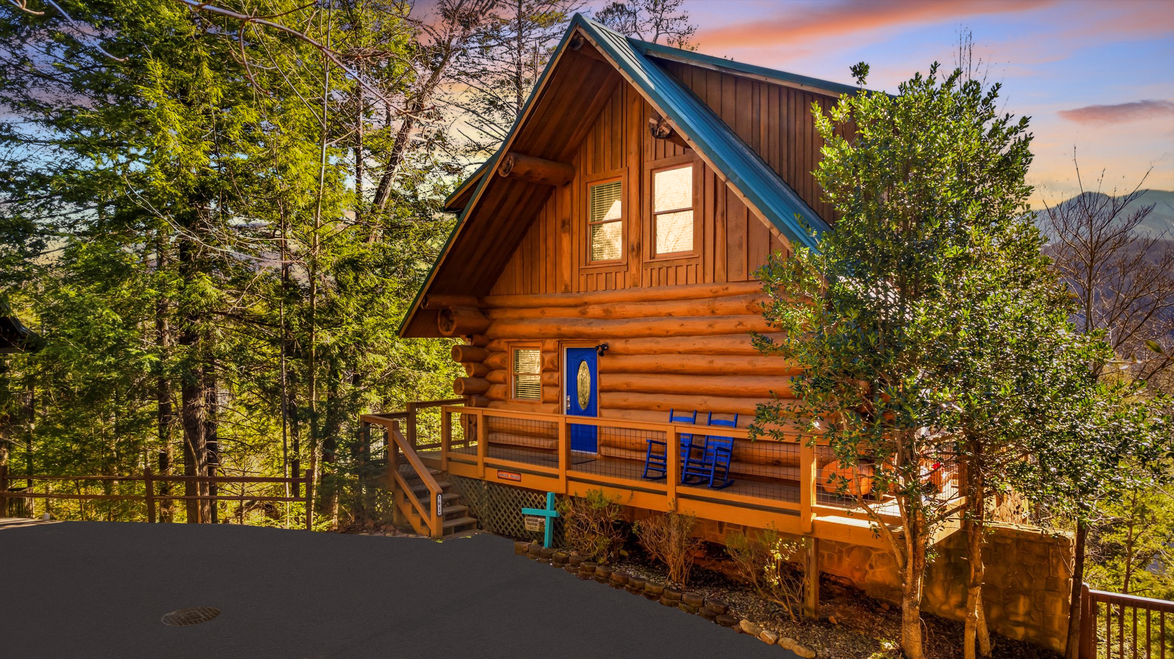 Stay in a newly remodeled (2025) REAL LOG cabin, only 5 minutes from downtown Gatlinburg!