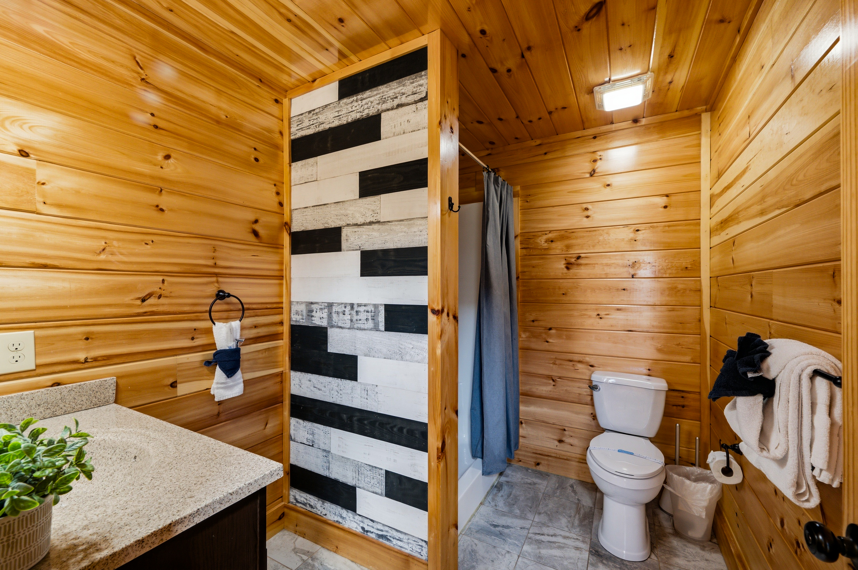 Full Bathroom 1