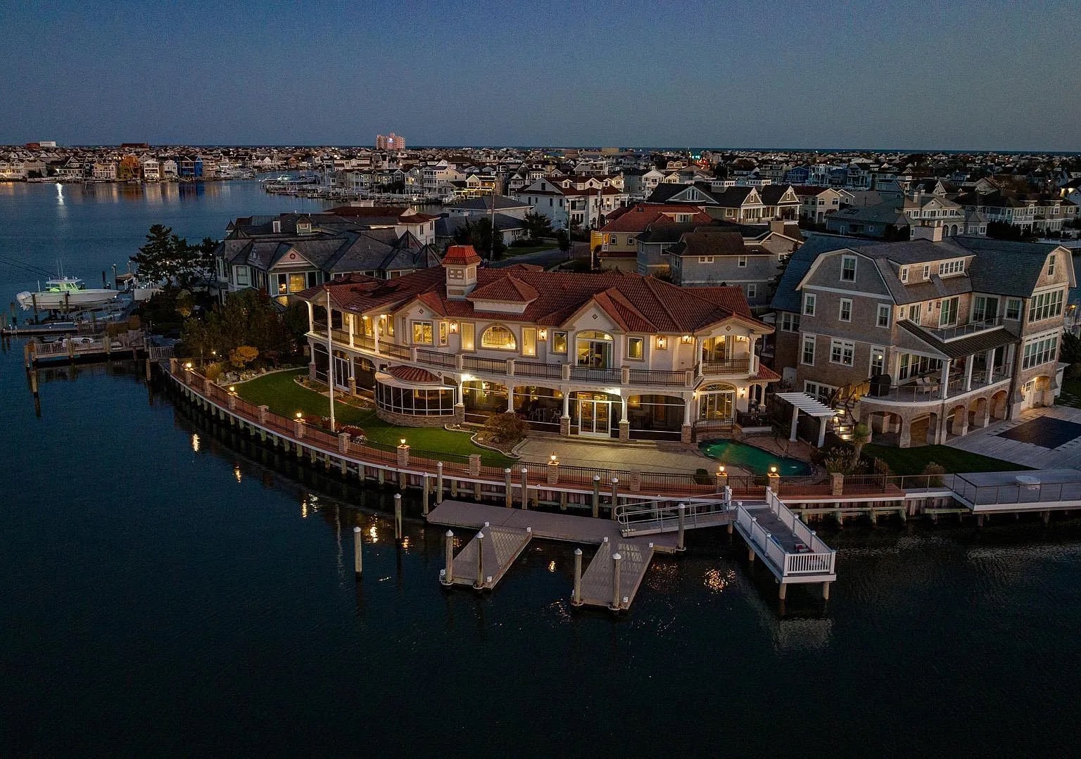 The Crown at Bayshore