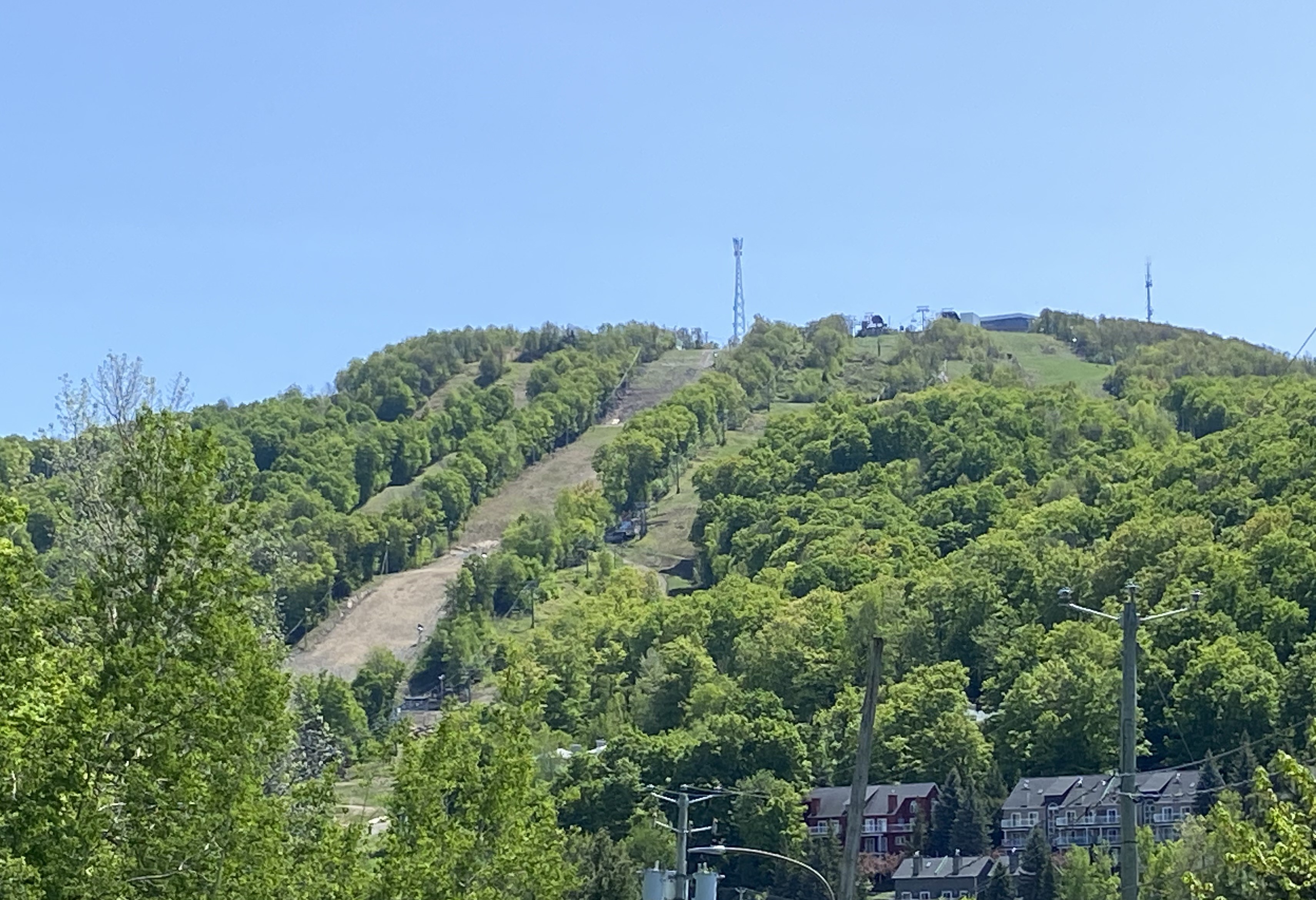 Montagne pleine d'activités