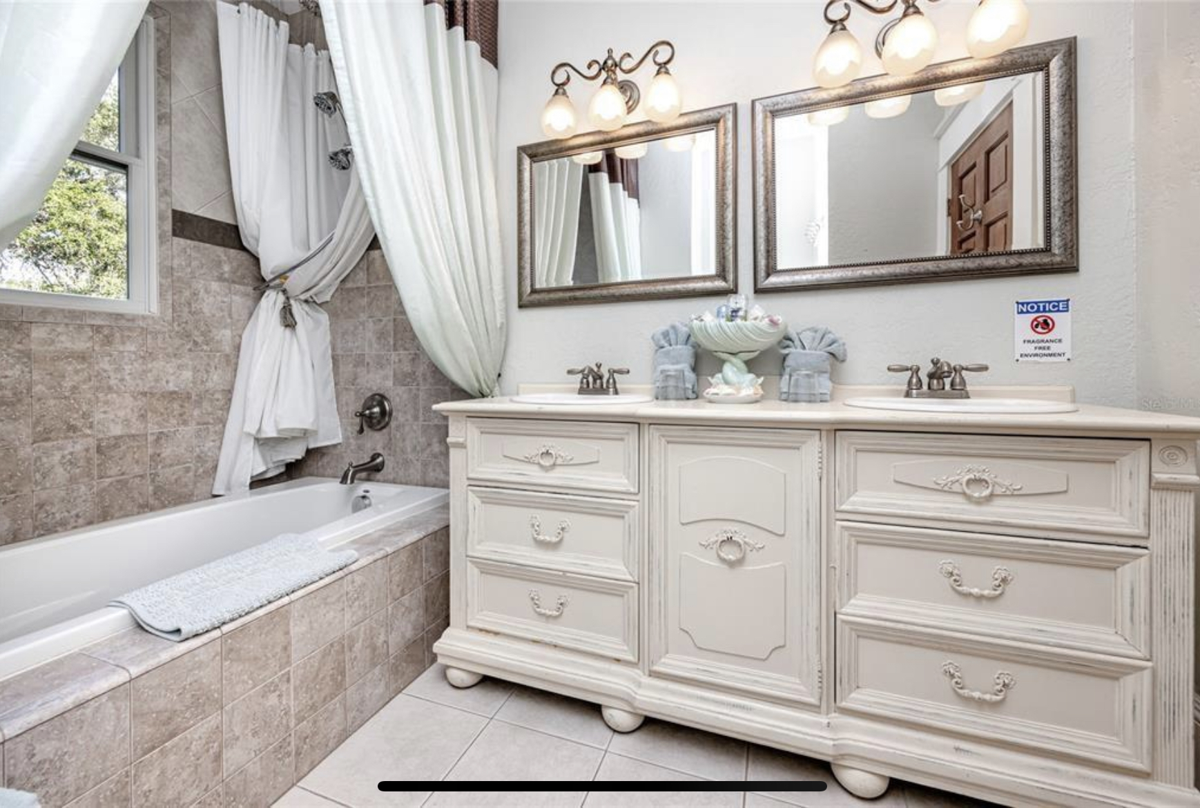 Private Updated Suite in heart of Downtown Dunedin 4