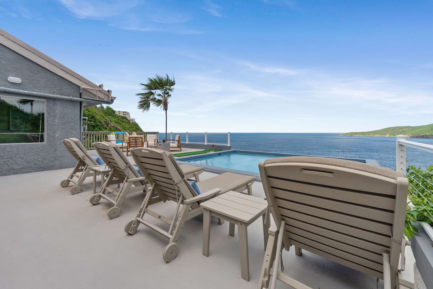 Pool with panoramic views of the ocean and island chain! 