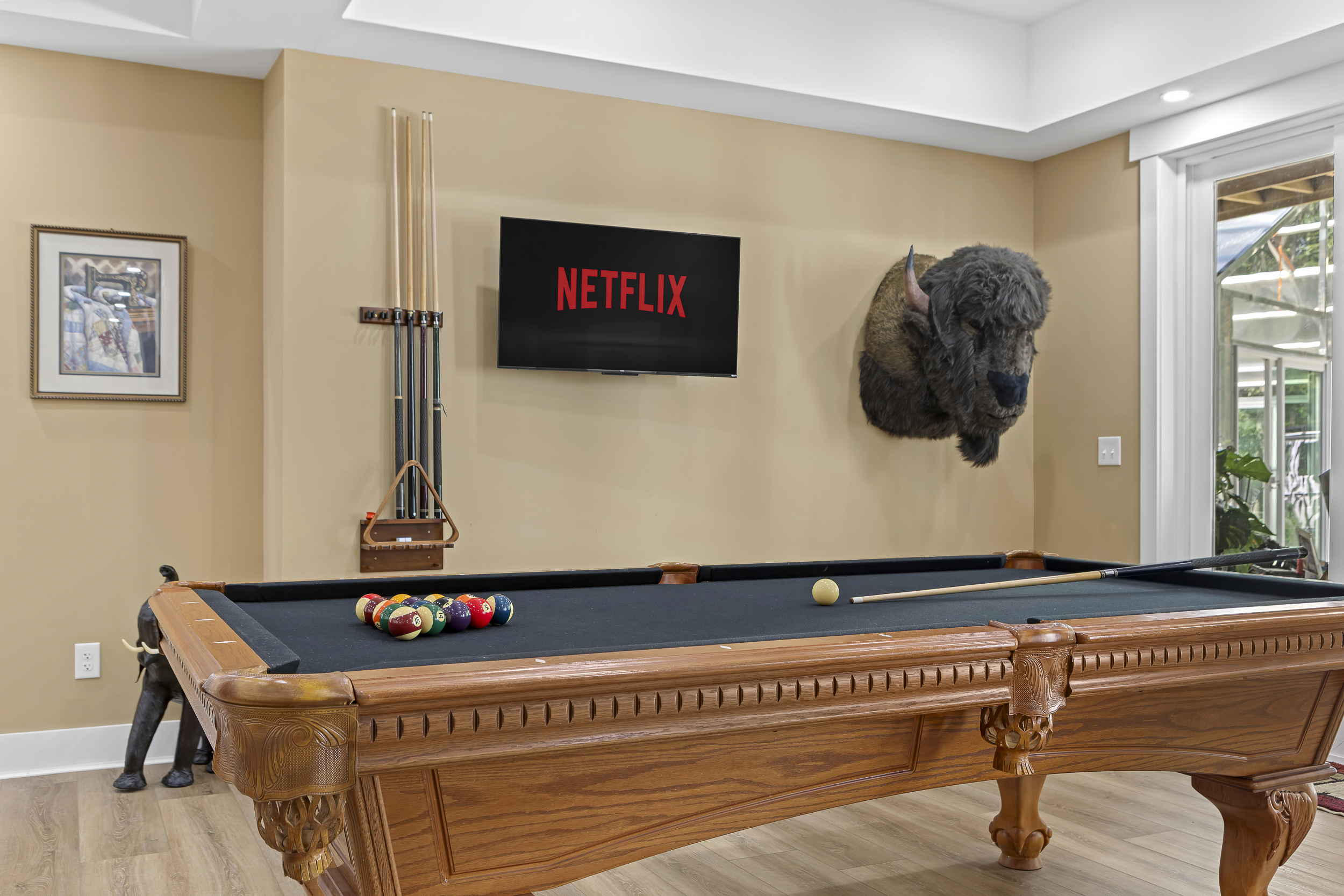 Game Room: Unwind with pool, Netflix, and unique decor in this fun-filled retreat!
